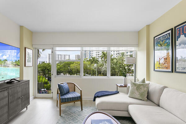 3250 NE 28th #305, Fort Lauderdale FL 33308