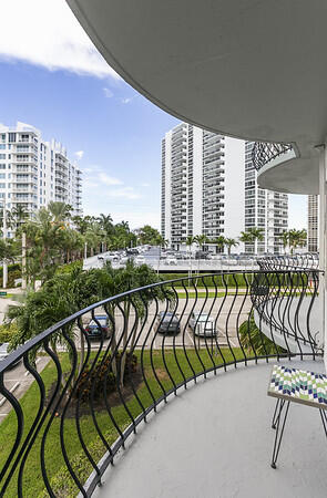3250 NE 28th #305, Fort Lauderdale FL 33308
