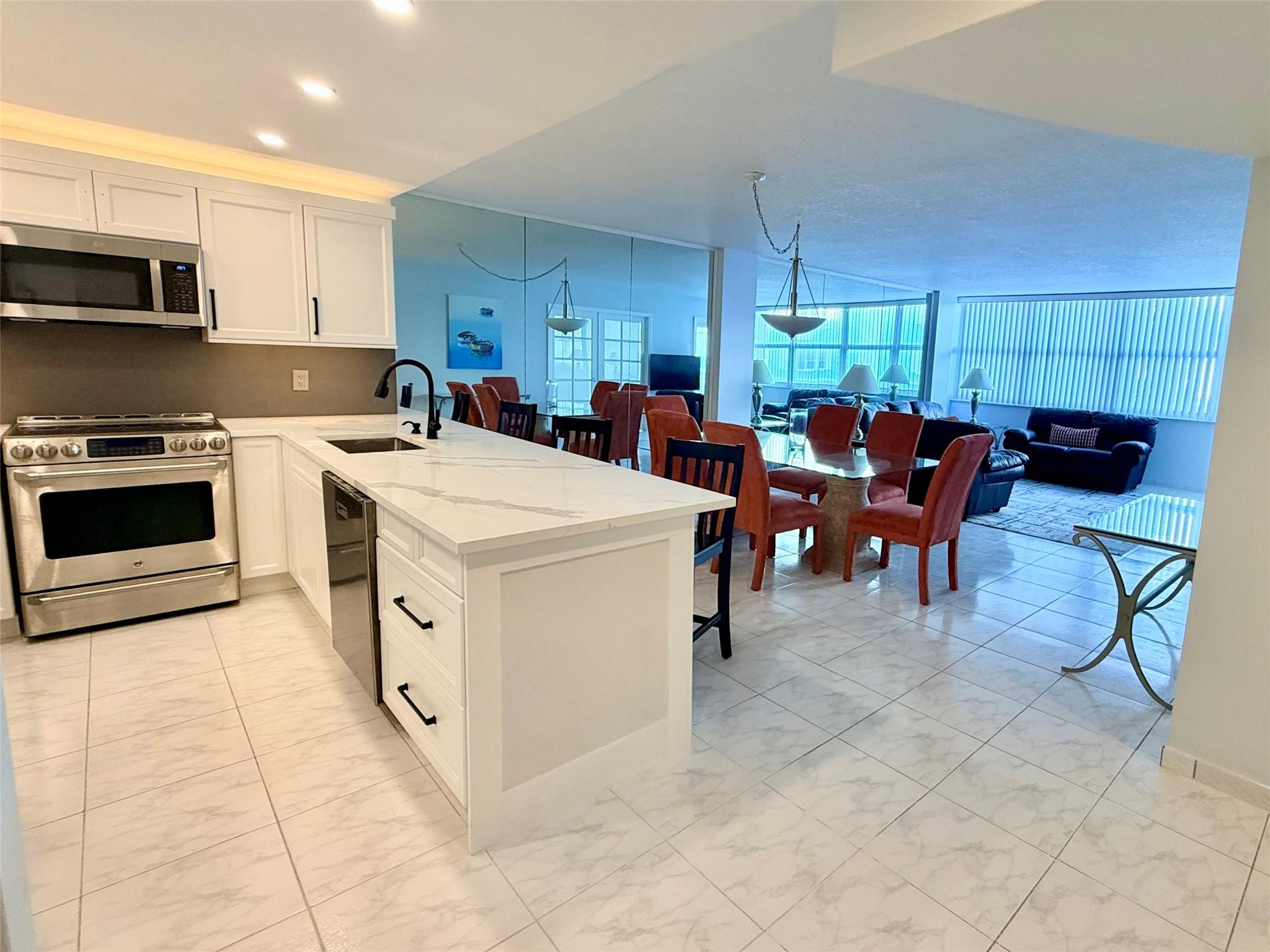 800 SE 20TH #203, Deerfield Beach FL 33441