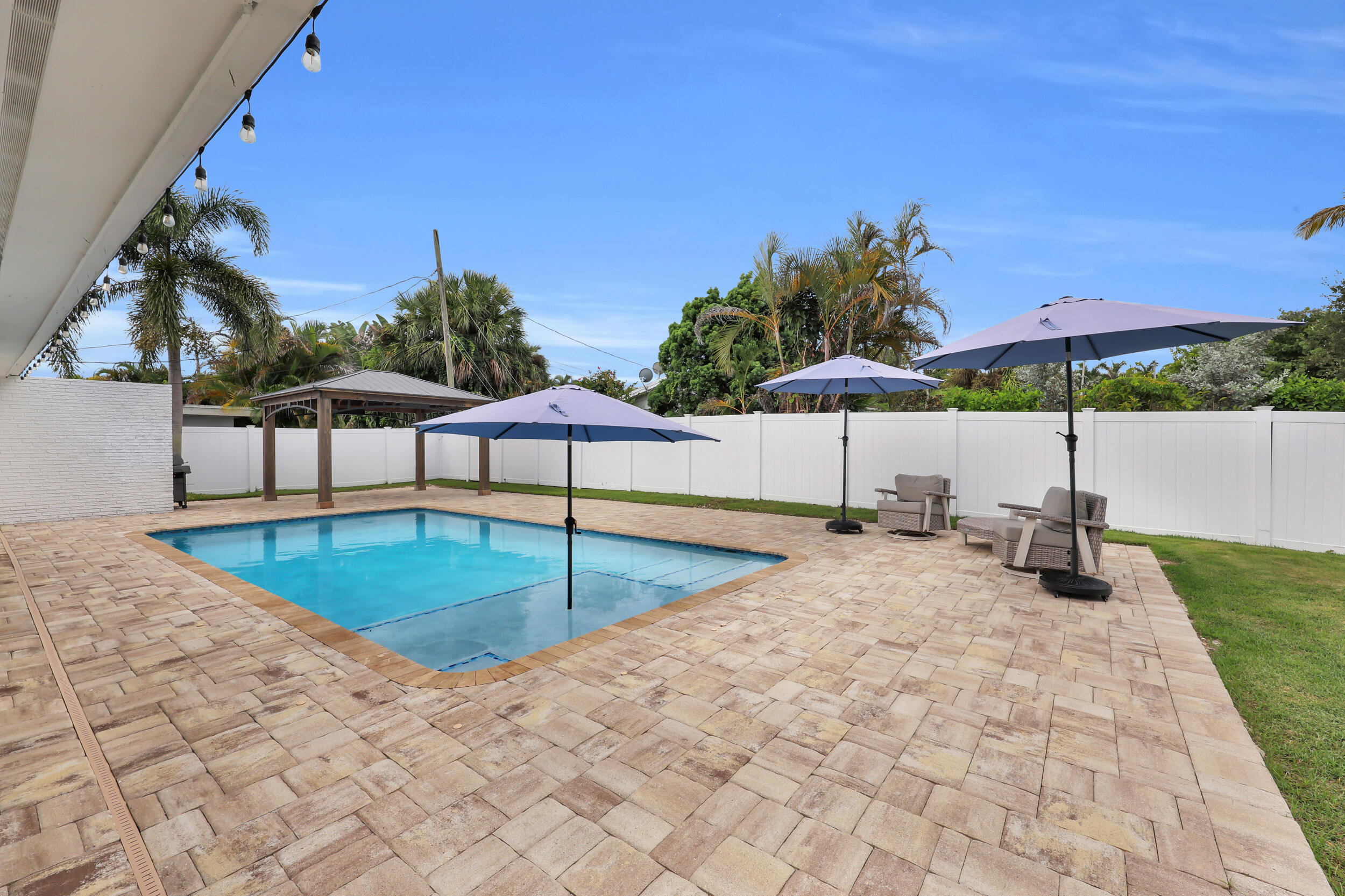 72 WILLOW, Tequesta FL 33469
