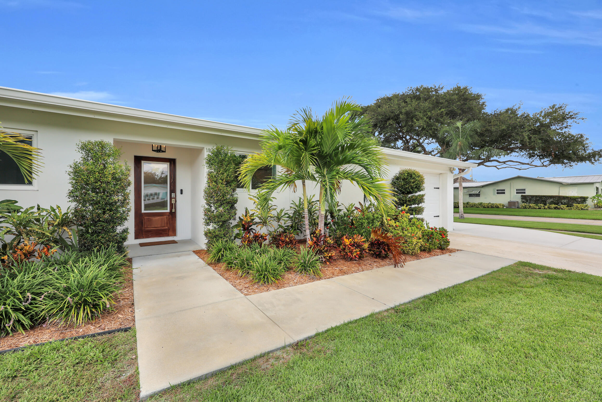 72 WILLOW, Tequesta FL 33469