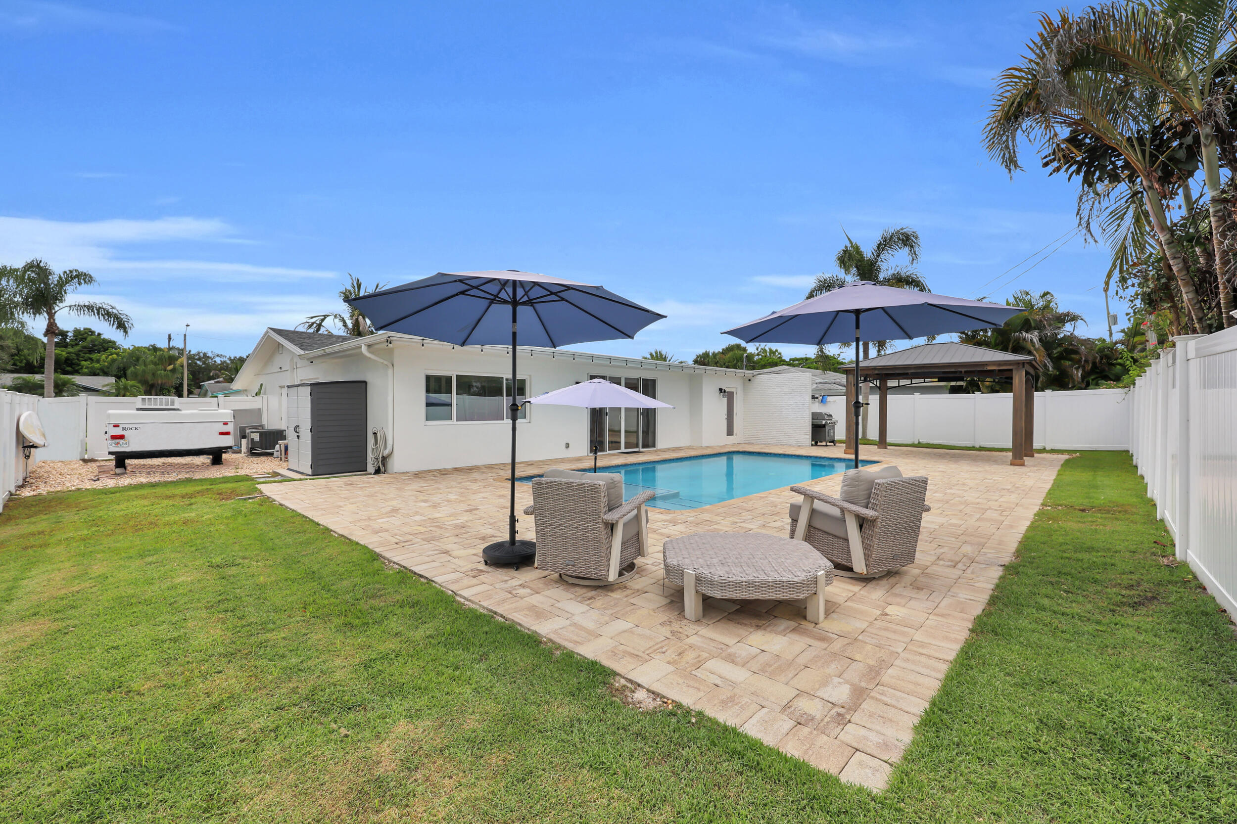 72 WILLOW, Tequesta FL 33469