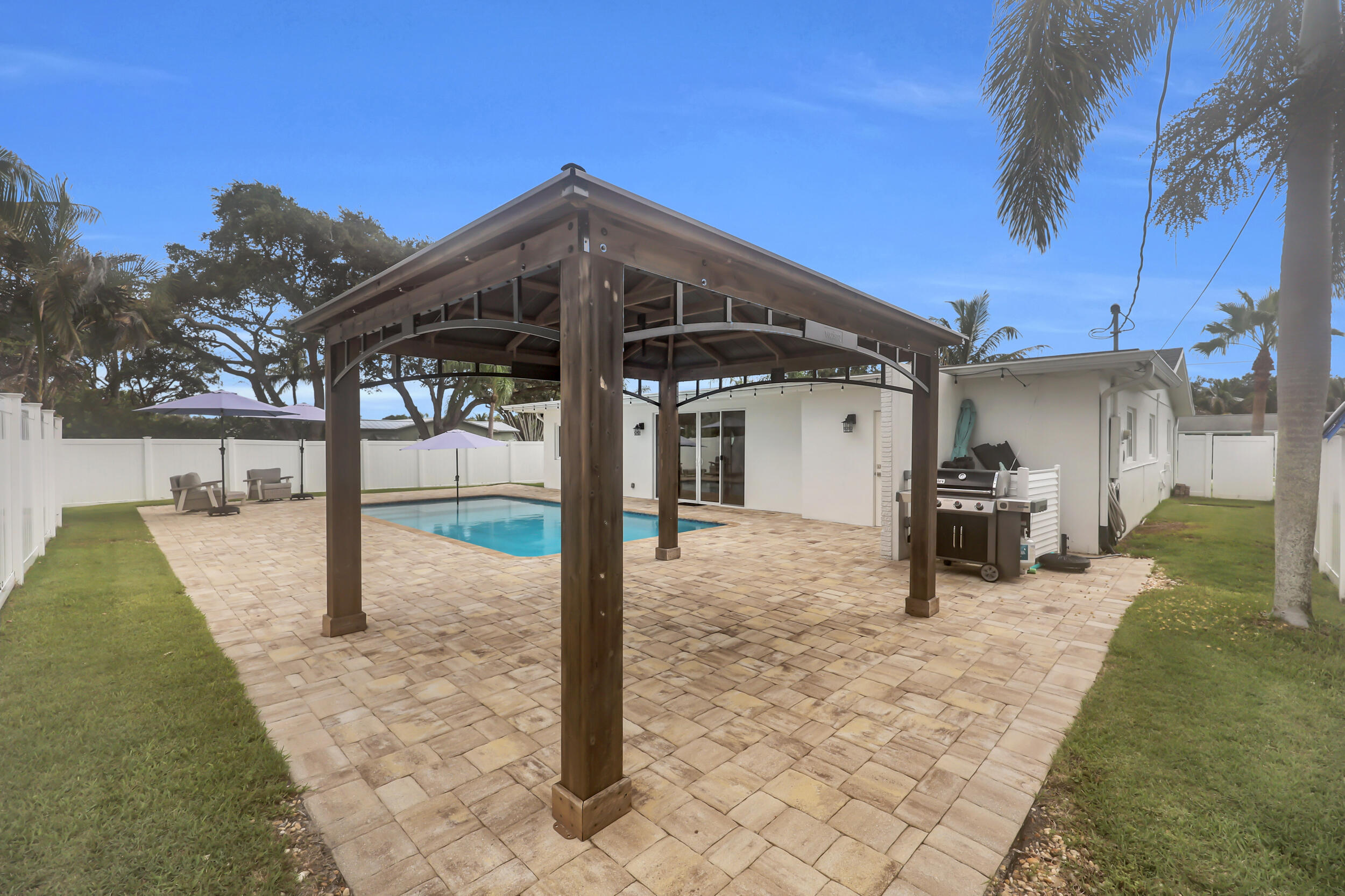 72 WILLOW, Tequesta FL 33469