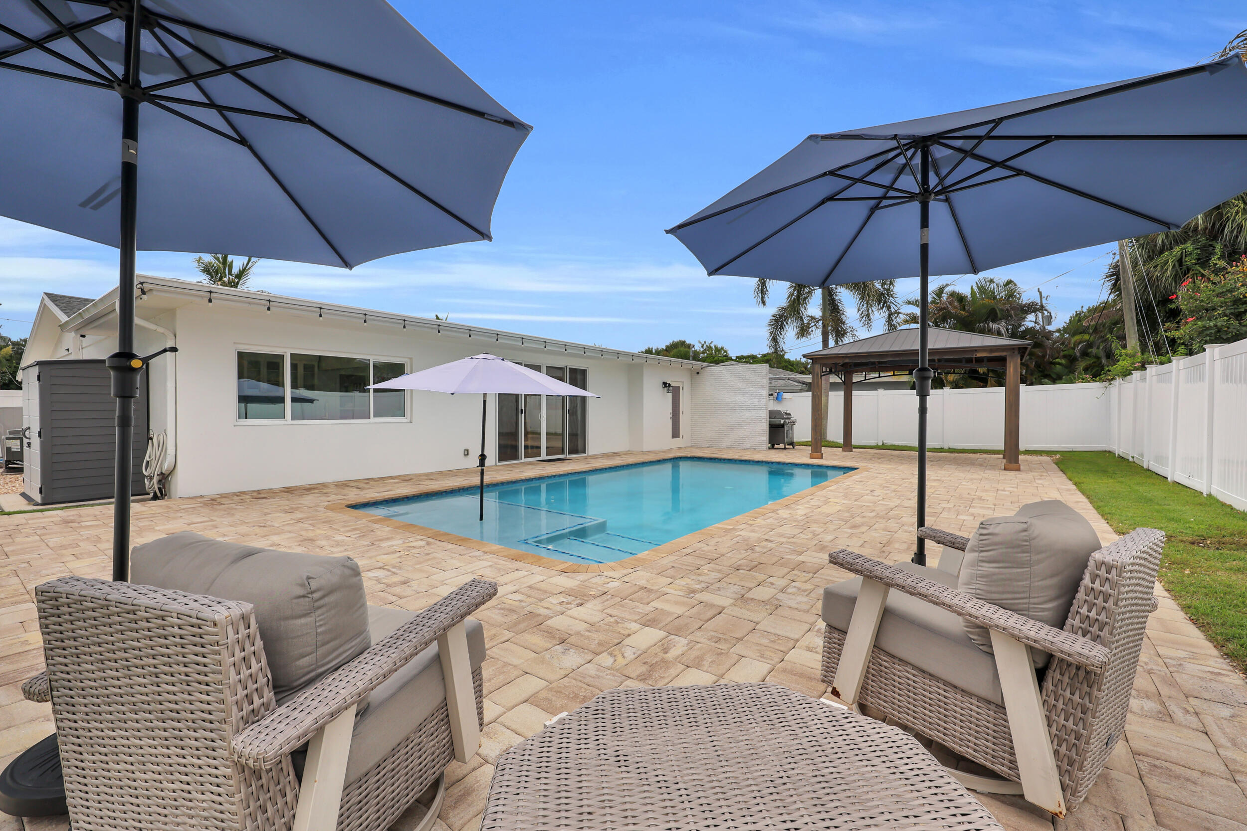 72 WILLOW, Tequesta FL 33469