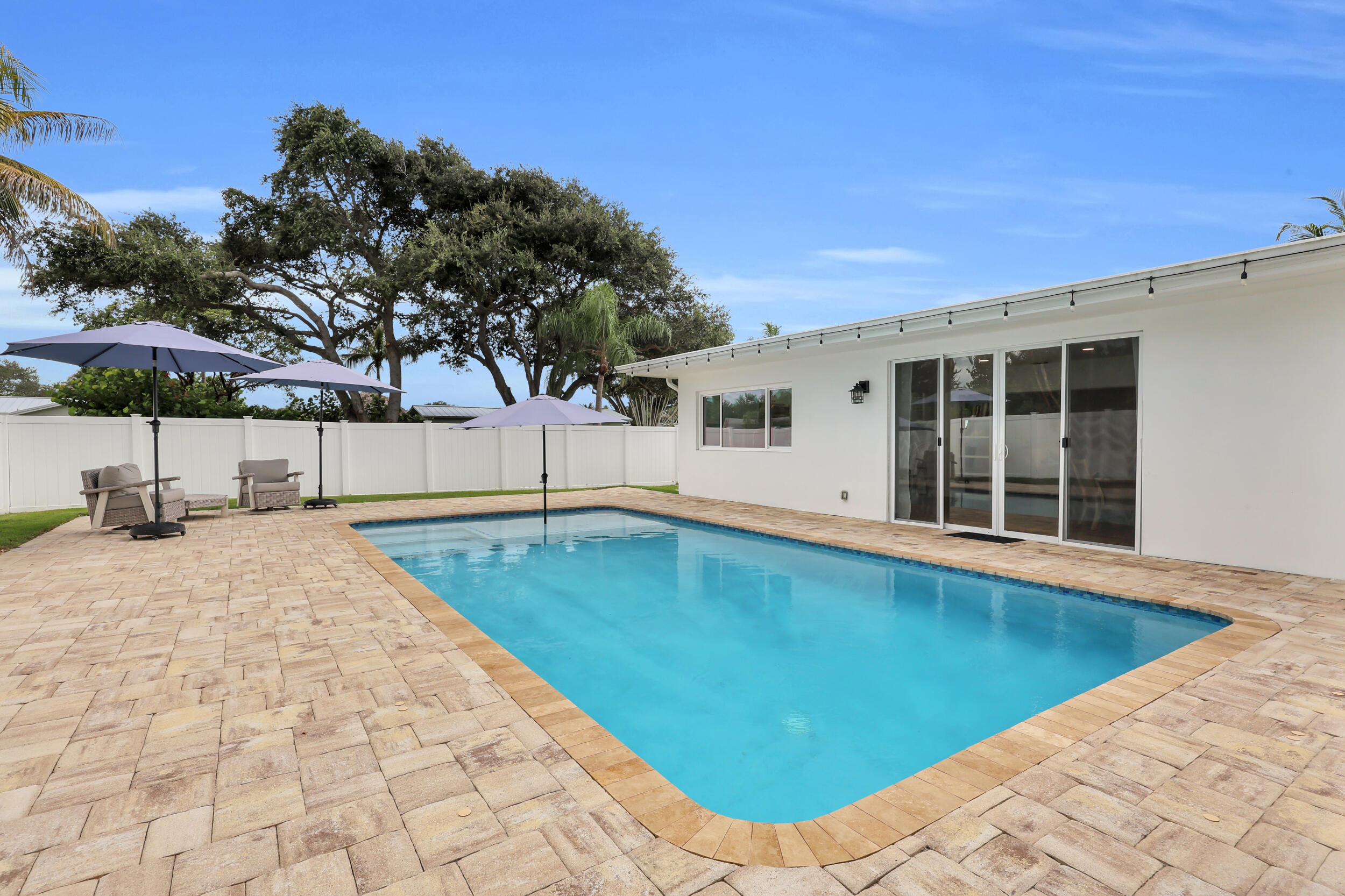 72 WILLOW, Tequesta FL 33469