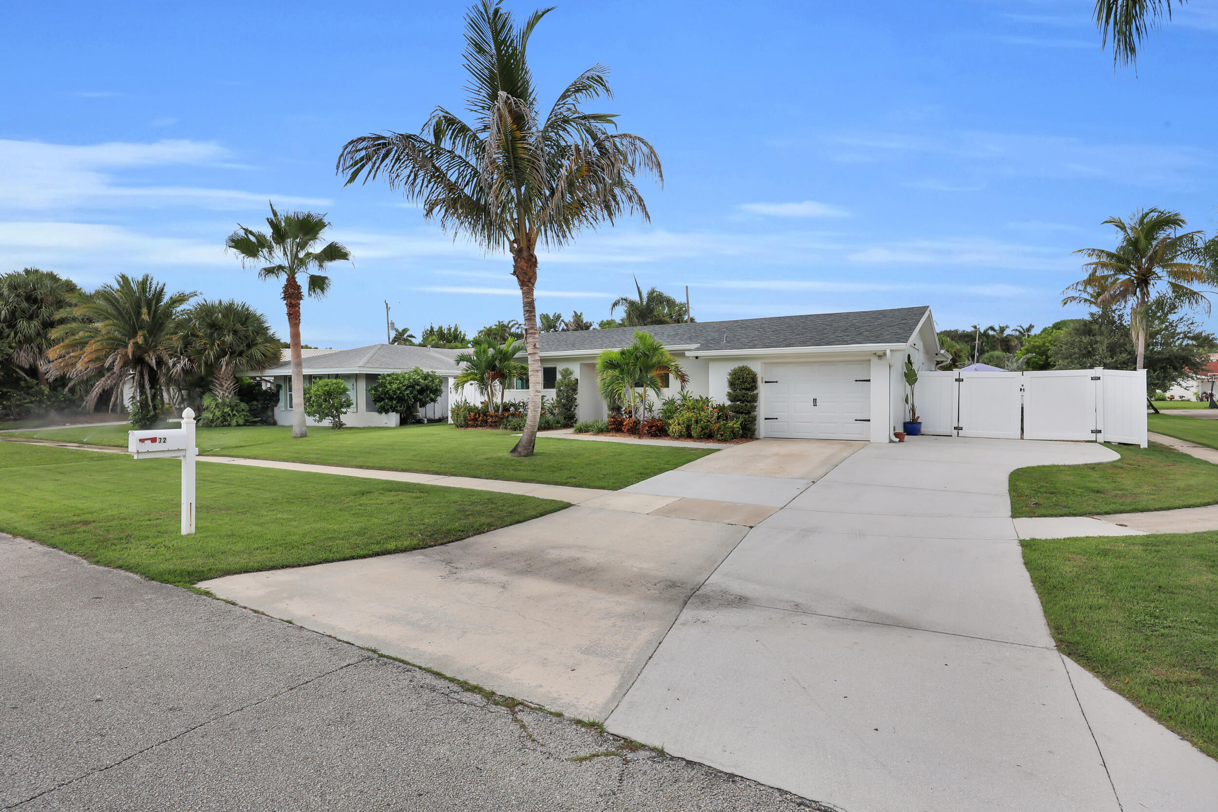 72 WILLOW, Tequesta FL 33469
