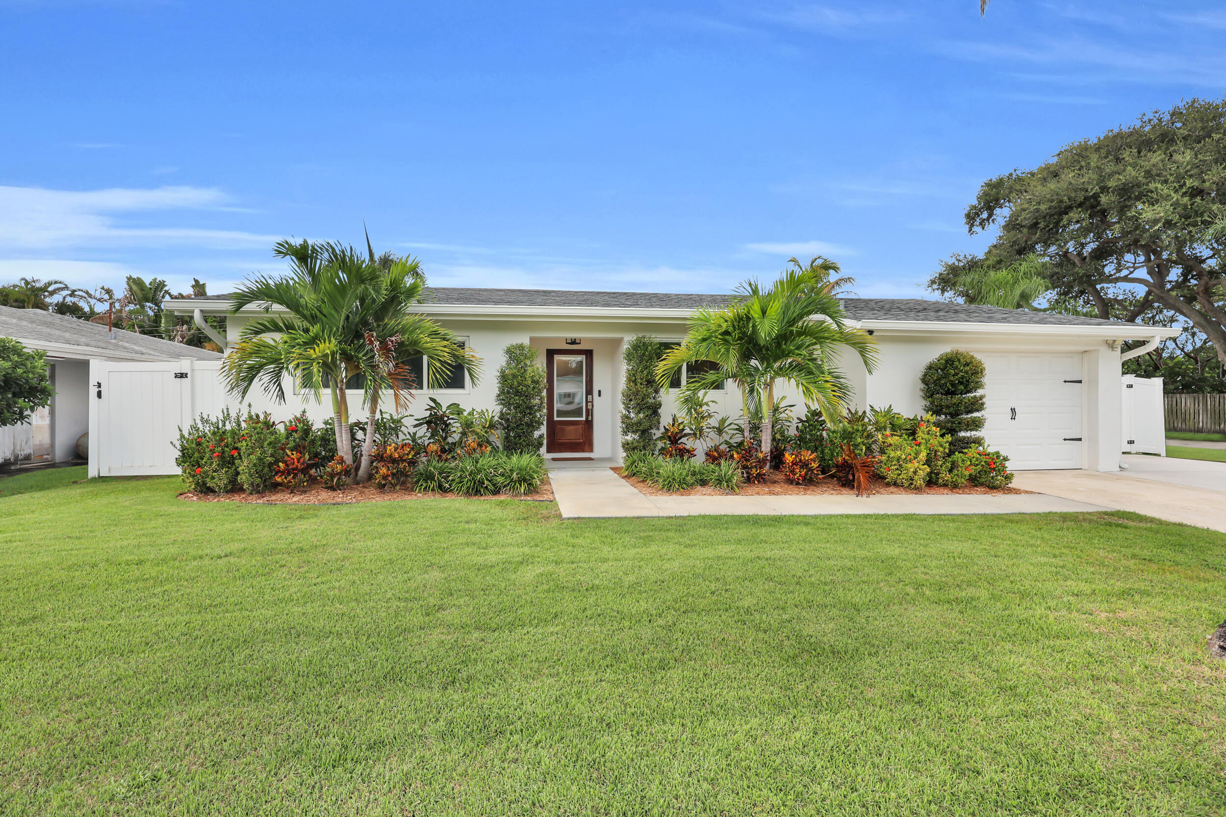 72 WILLOW, Tequesta FL 33469