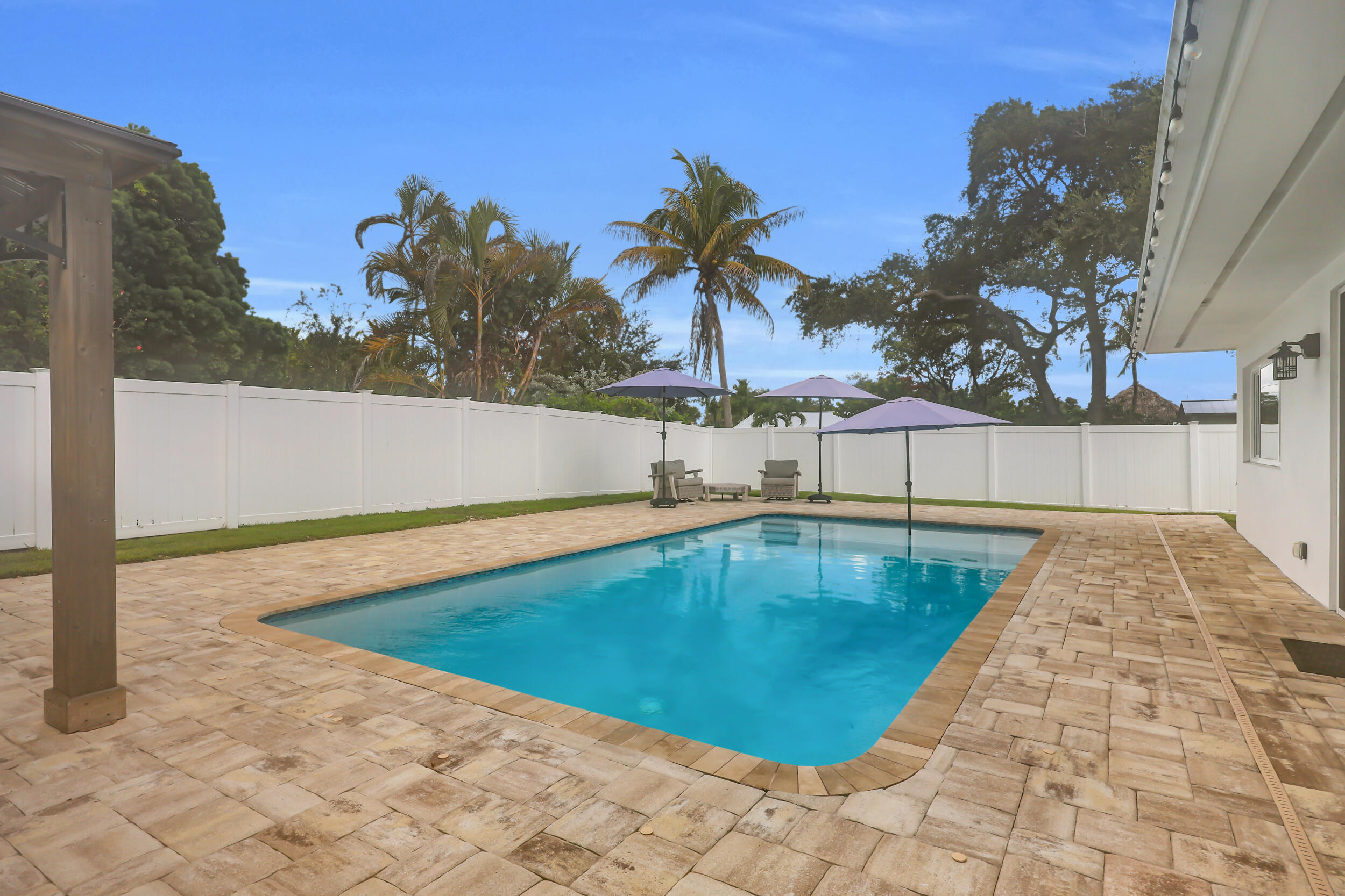 72 WILLOW, Tequesta FL 33469