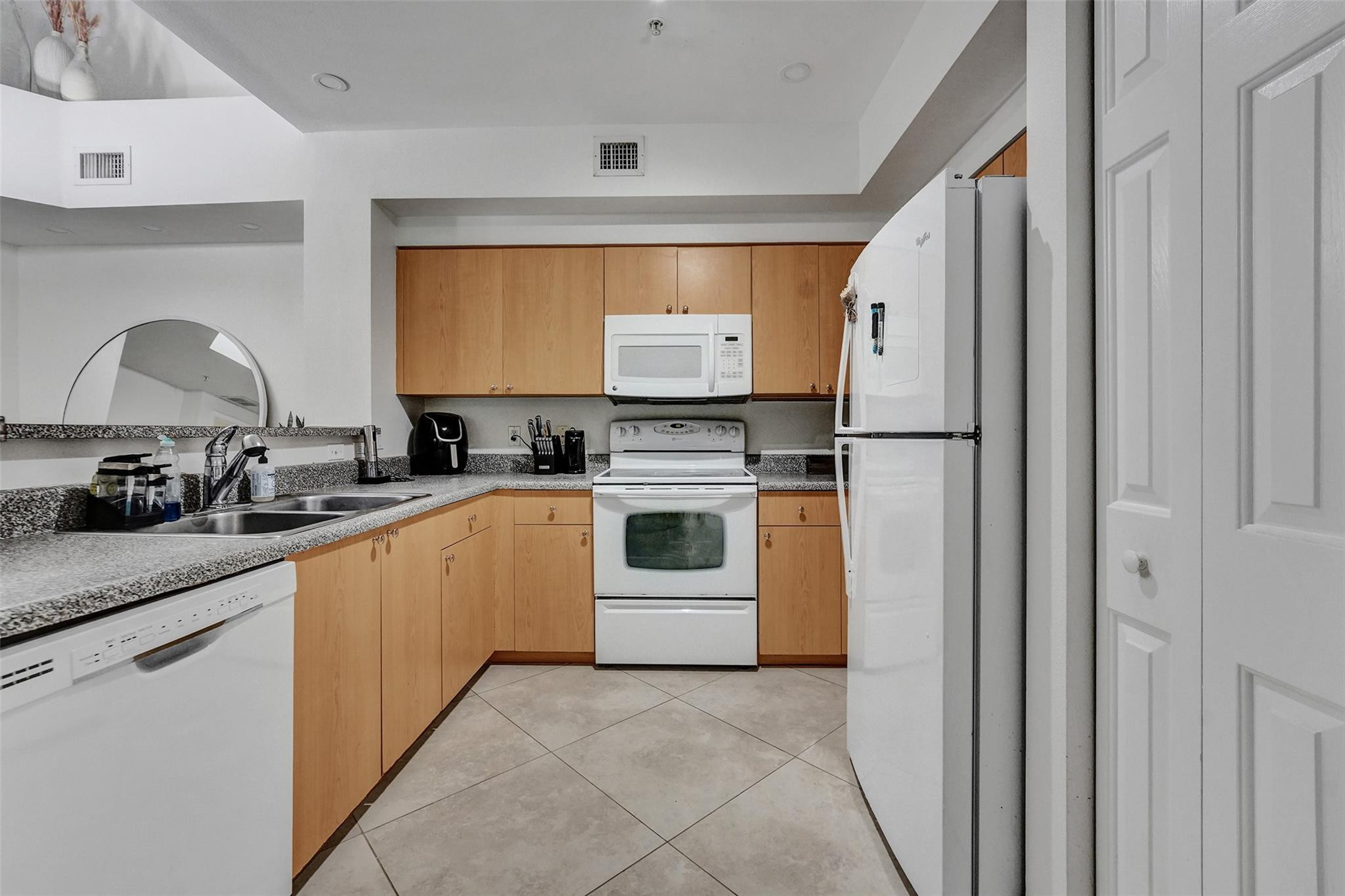 7940 N NOB HILL #304, Tamarac FL 33321