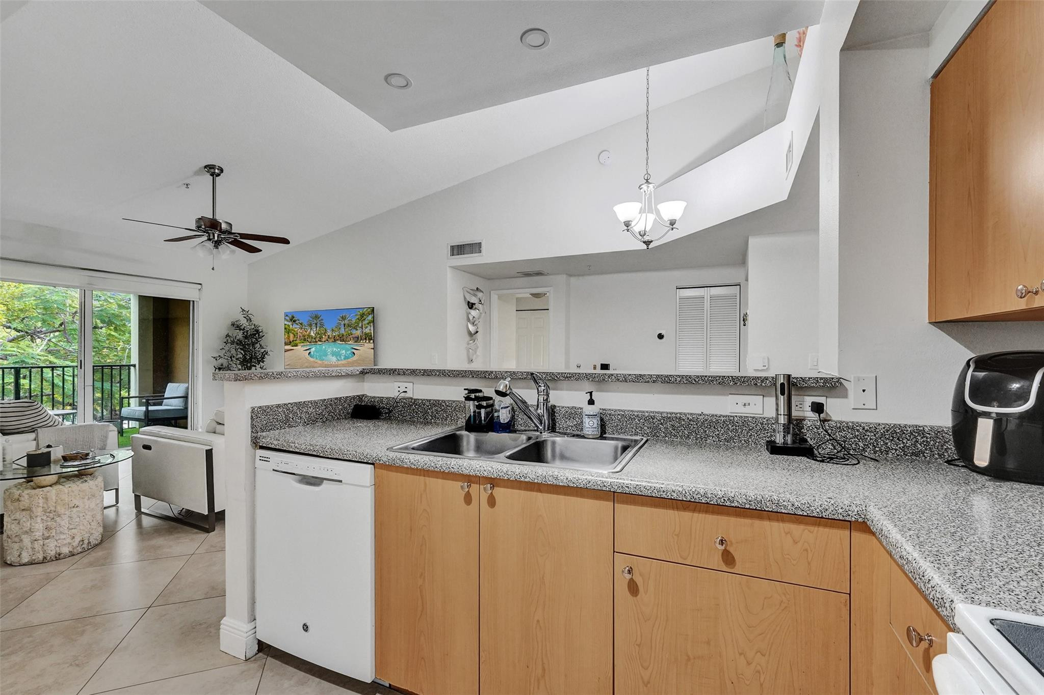7940 N NOB HILL #304, Tamarac FL 33321