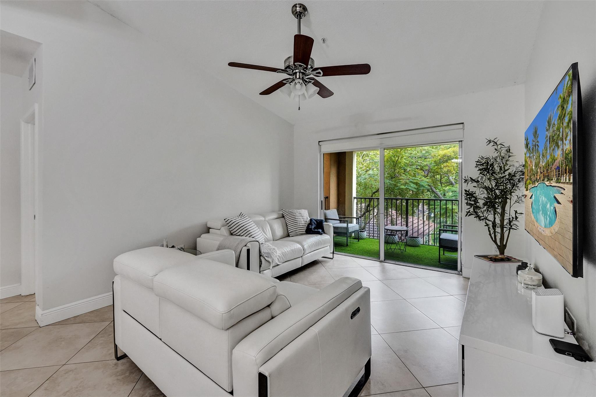 7940 N NOB HILL #304, Tamarac FL 33321