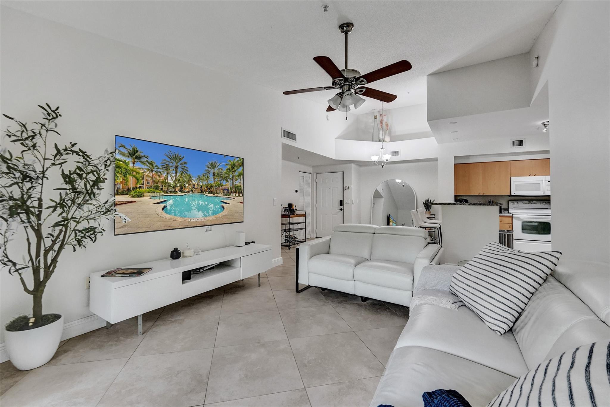 7940 N NOB HILL #304, Tamarac FL 33321