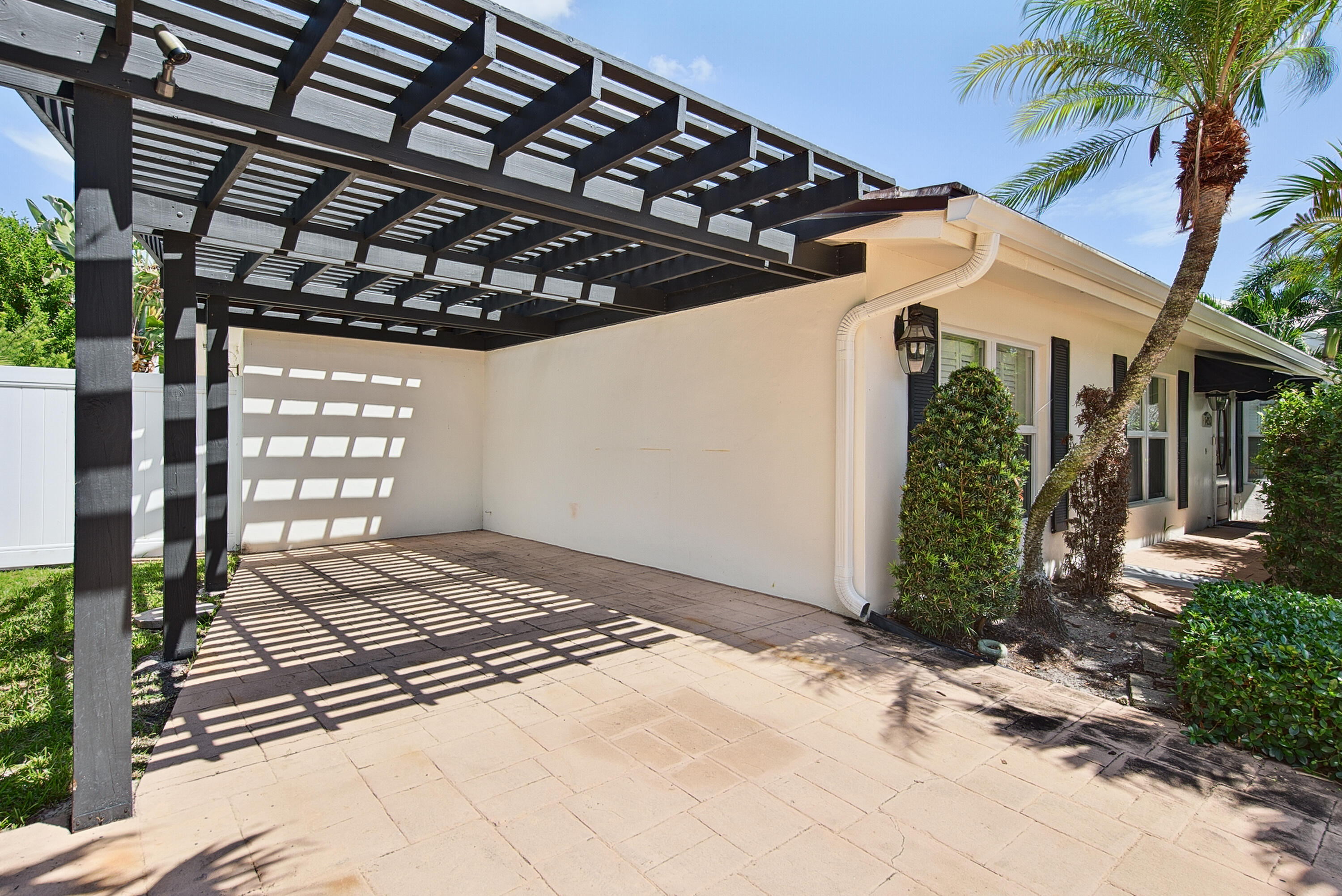 2401 NE 47TH, Lighthouse Point FL 33064