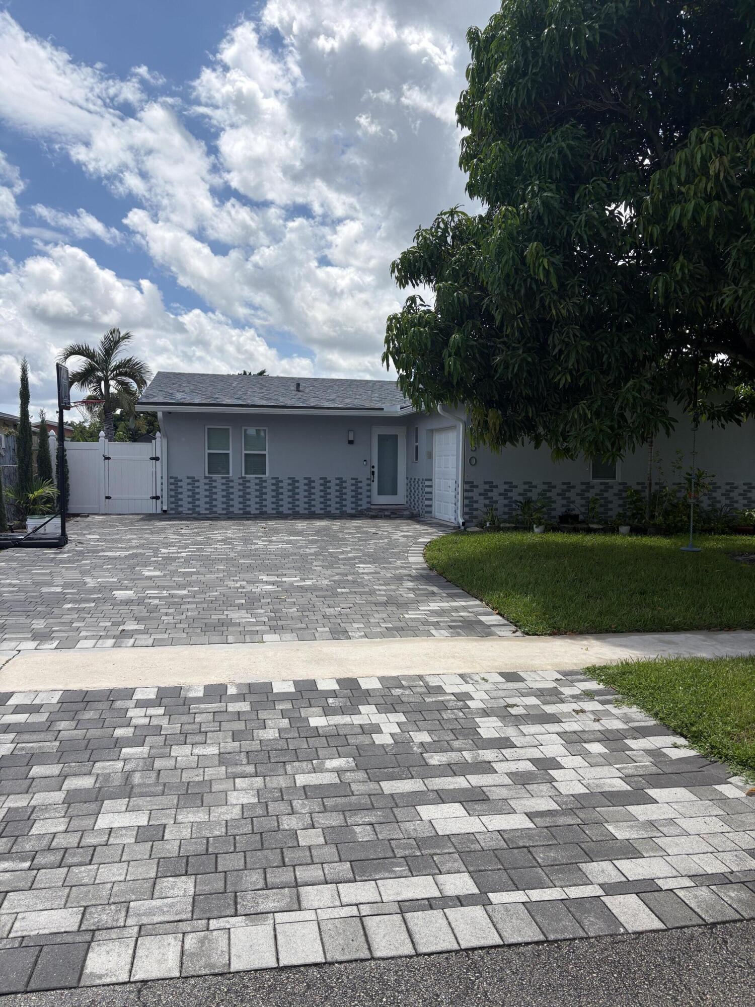 8250 SW 8TH, North Lauderdale FL 33068