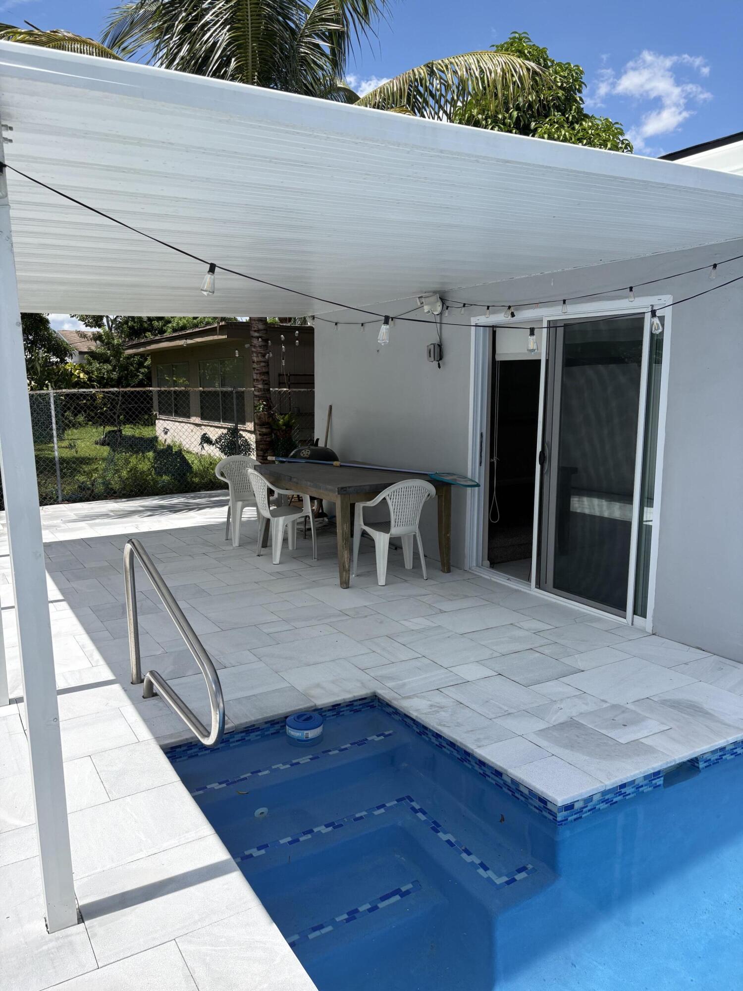 8250 SW 8TH, North Lauderdale FL 33068