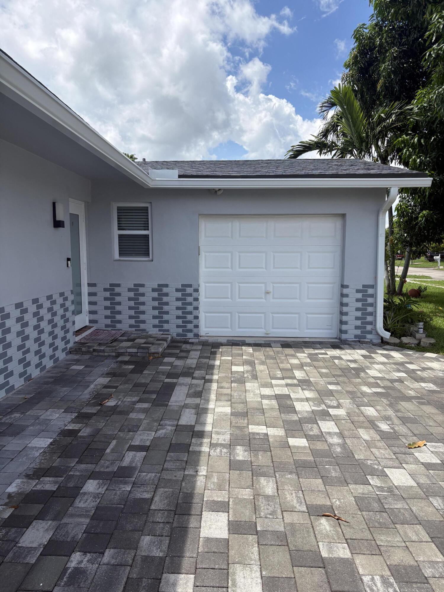 8250 SW 8TH, North Lauderdale FL 33068