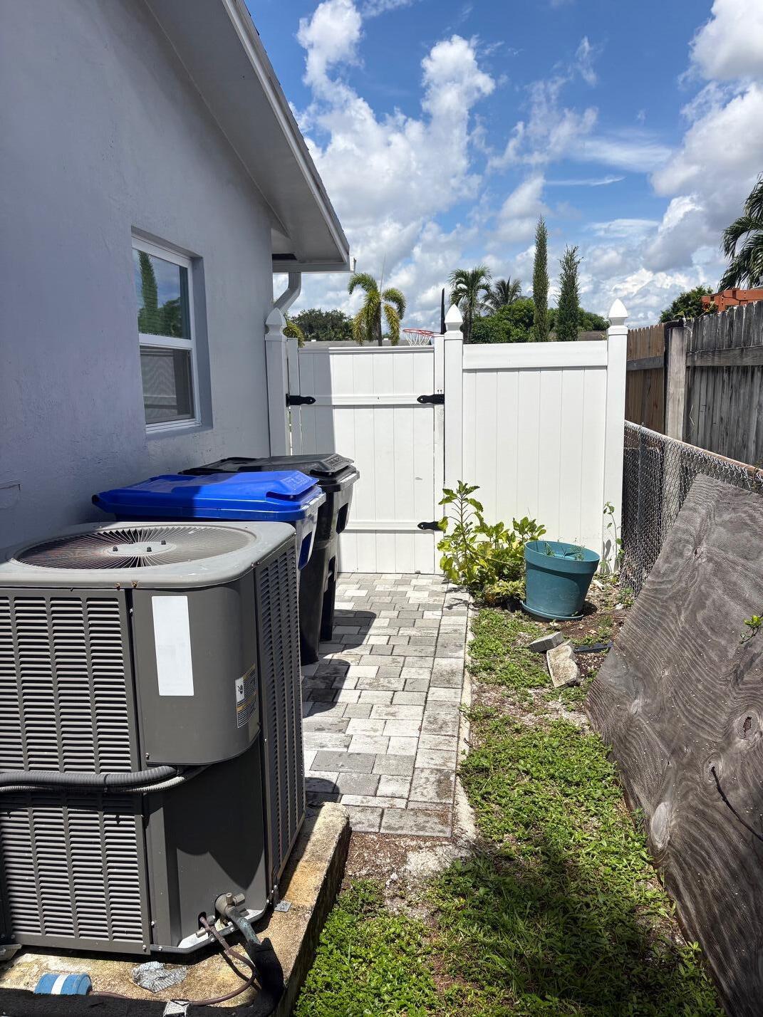 8250 SW 8TH, North Lauderdale FL 33068