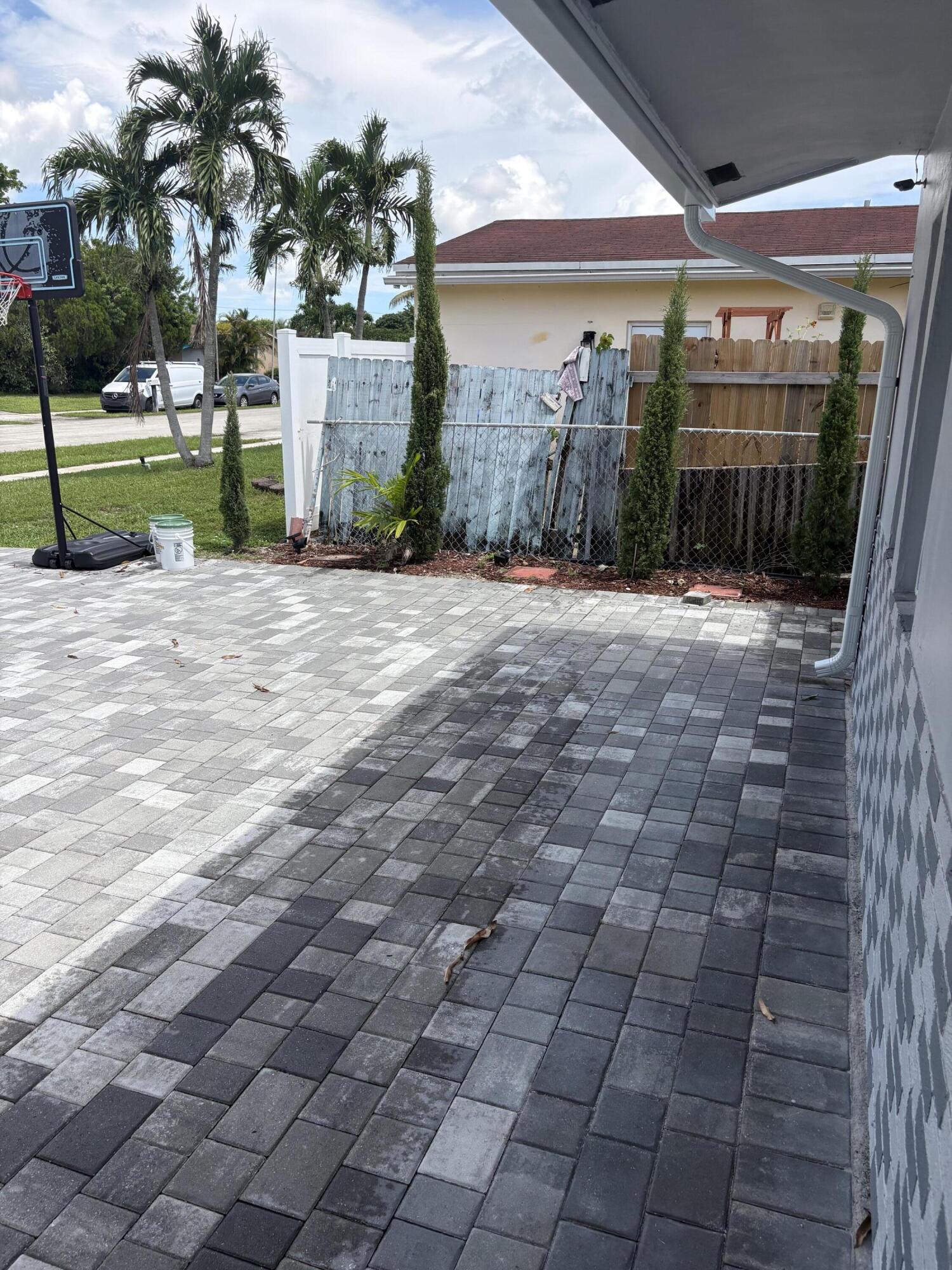 8250 SW 8TH, North Lauderdale FL 33068