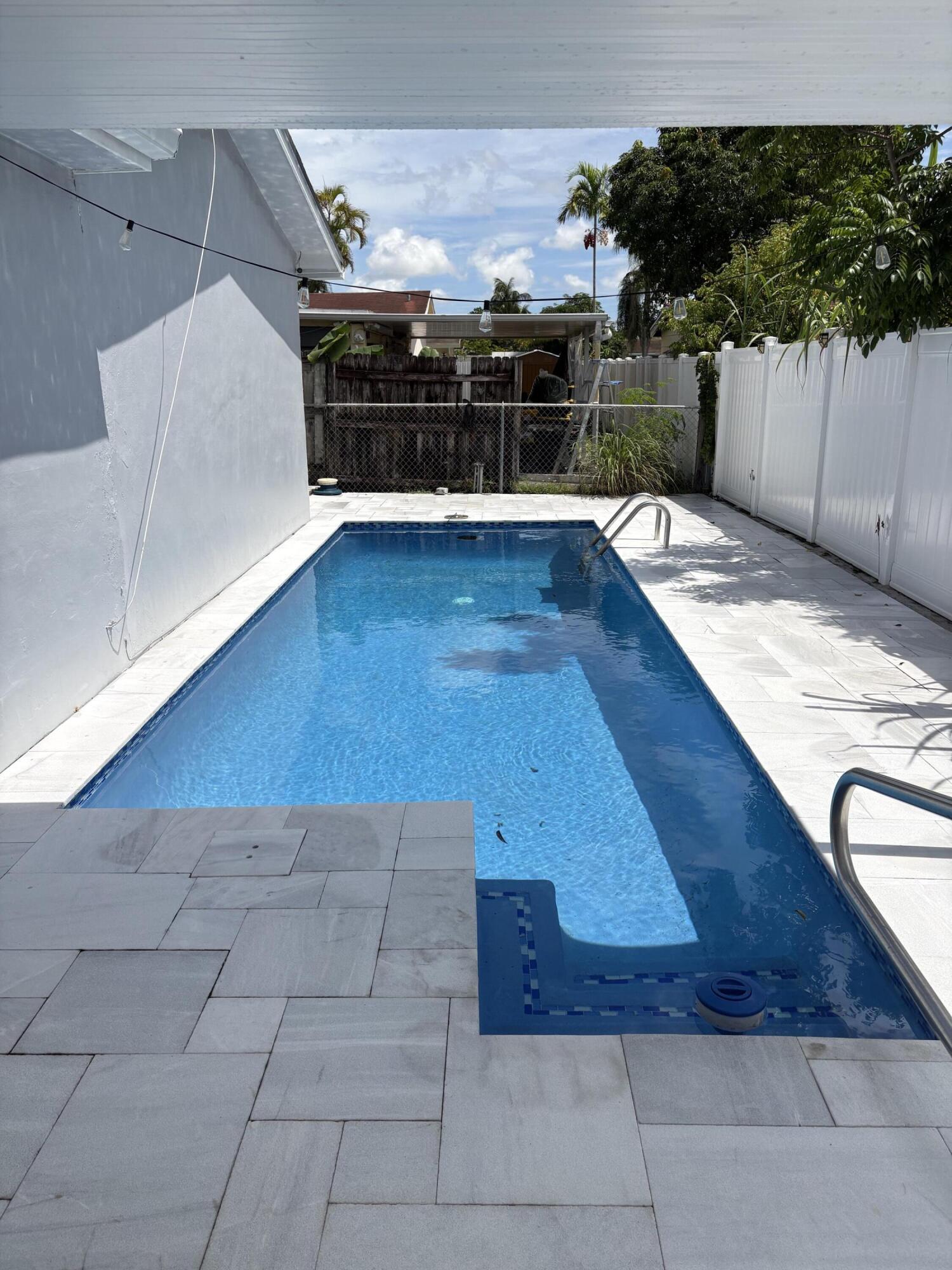 8250 SW 8TH, North Lauderdale FL 33068