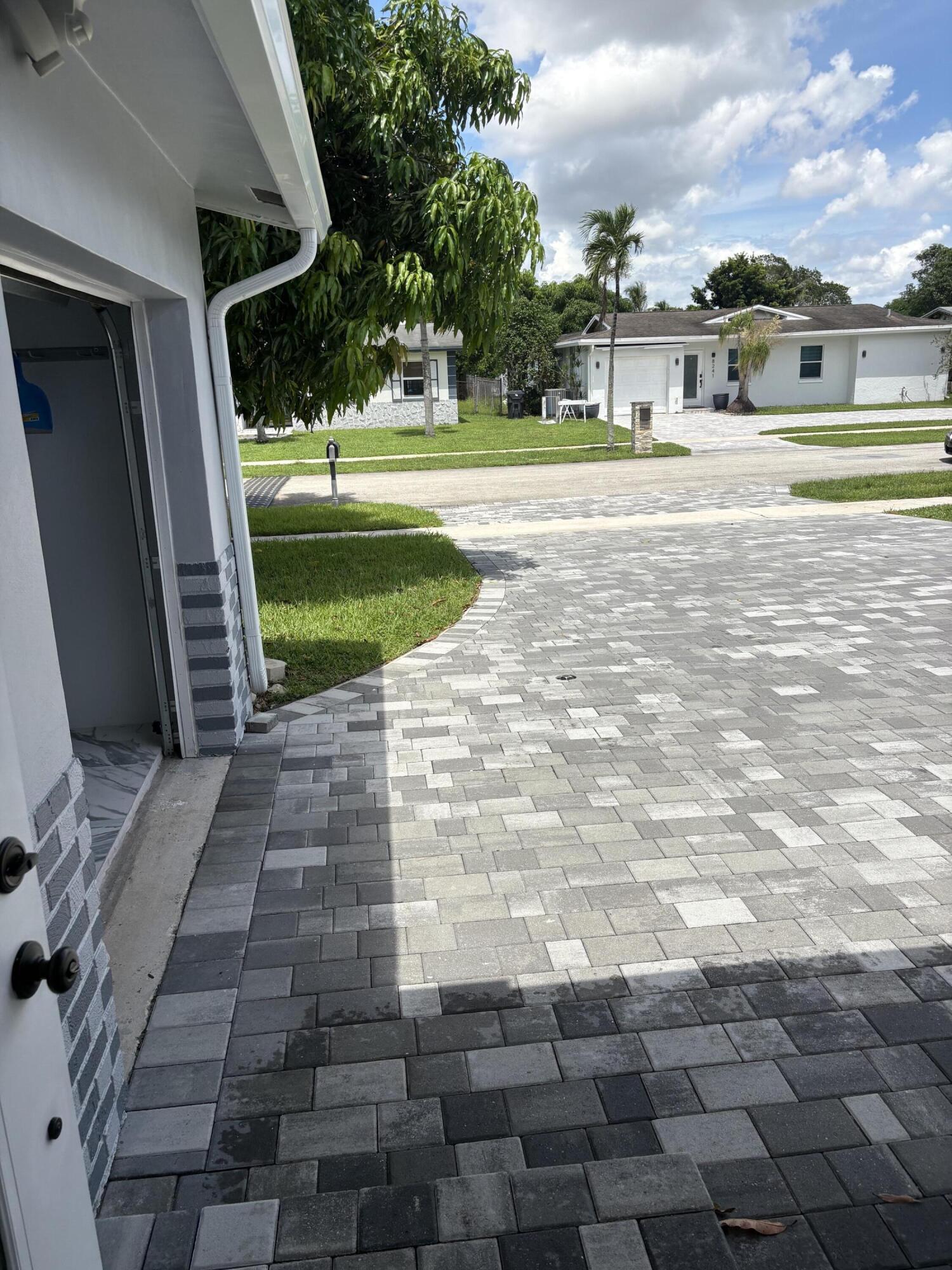 8250 SW 8TH, North Lauderdale FL 33068