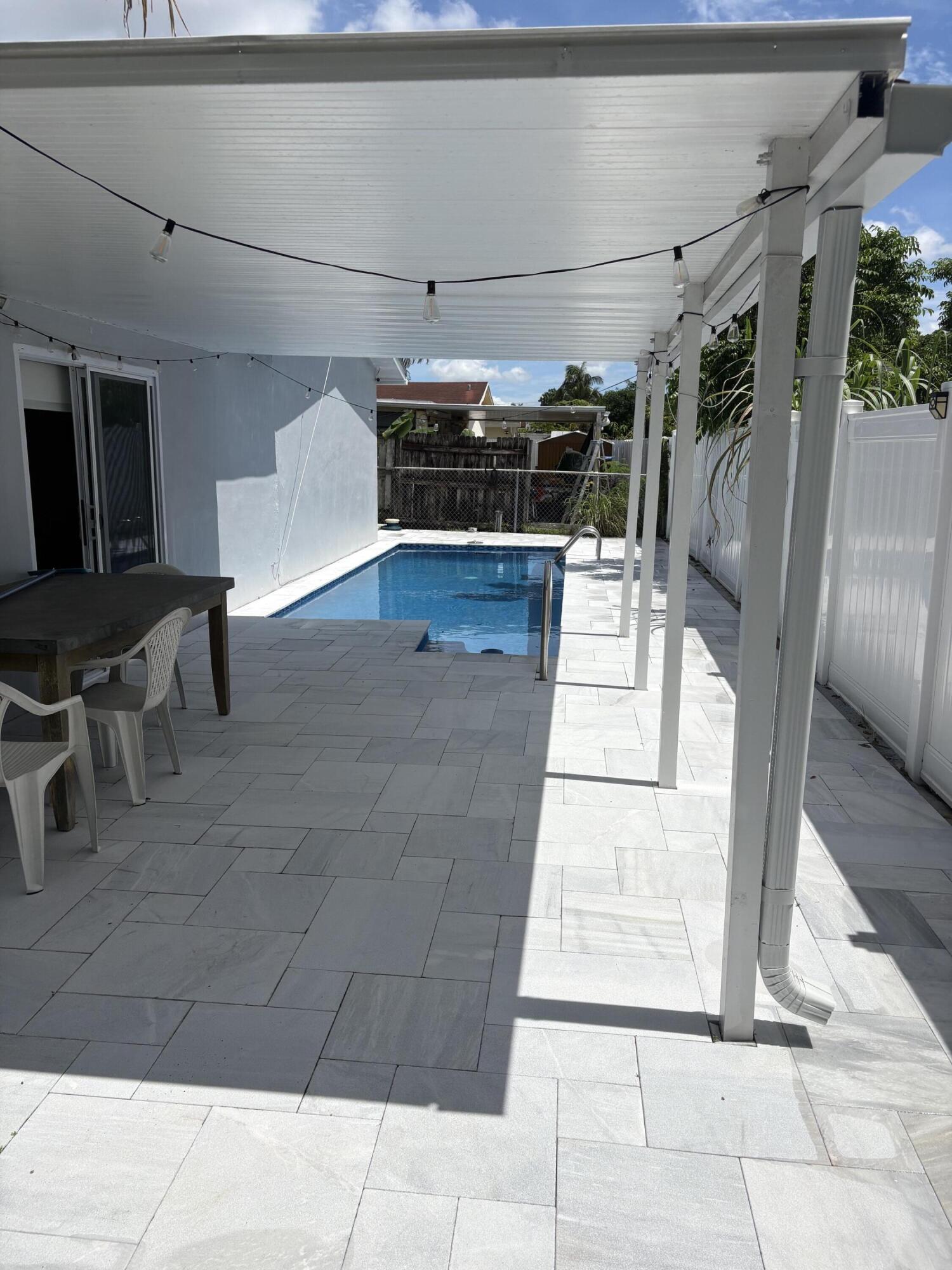 8250 SW 8TH, North Lauderdale FL 33068