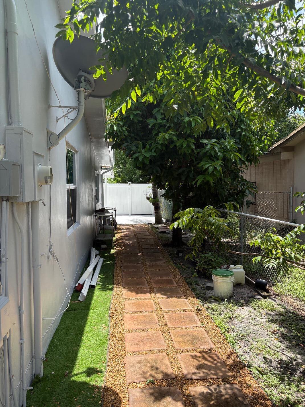 8250 SW 8TH, North Lauderdale FL 33068