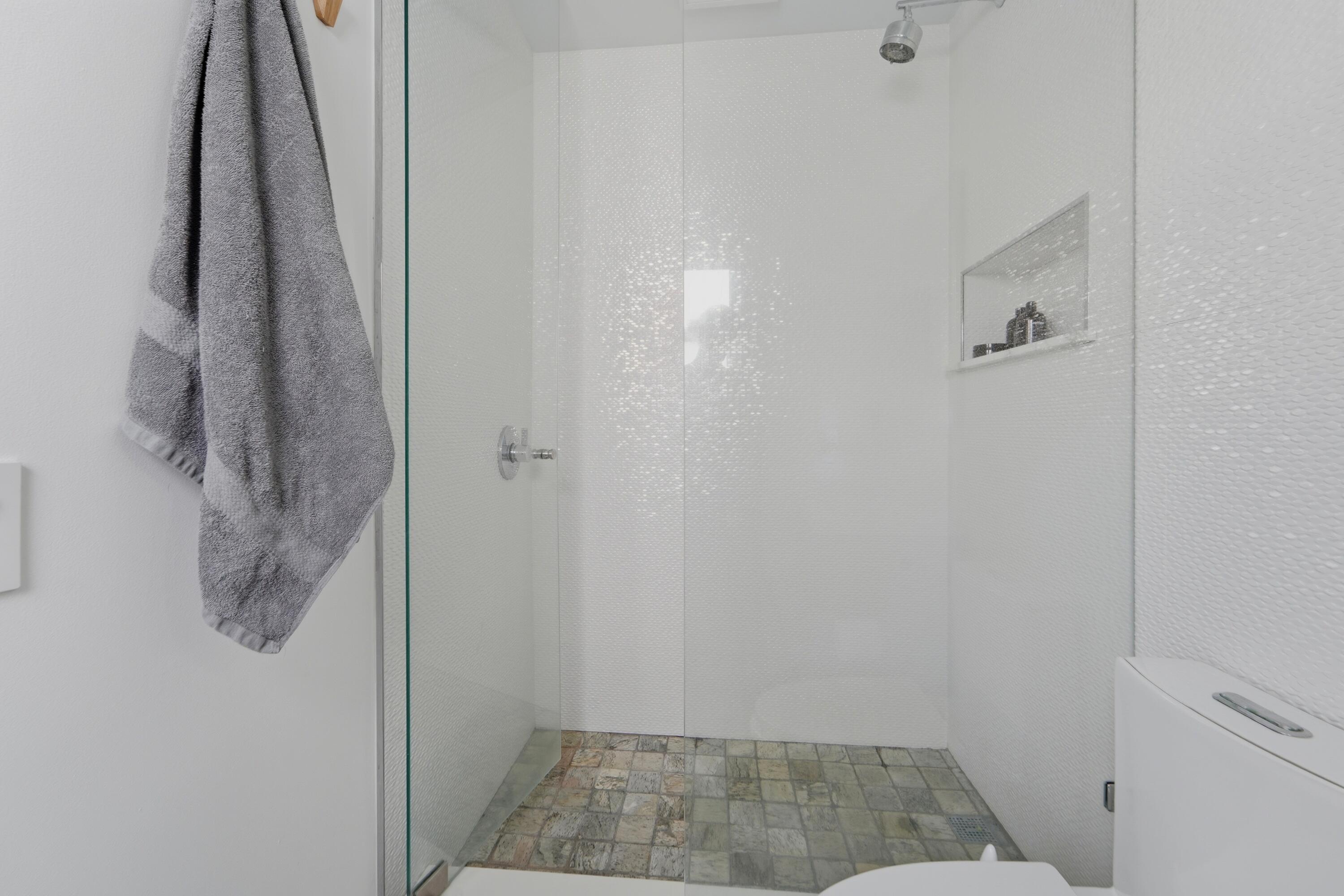 2311 NE 36th #2G, Lighthouse Point FL 33064