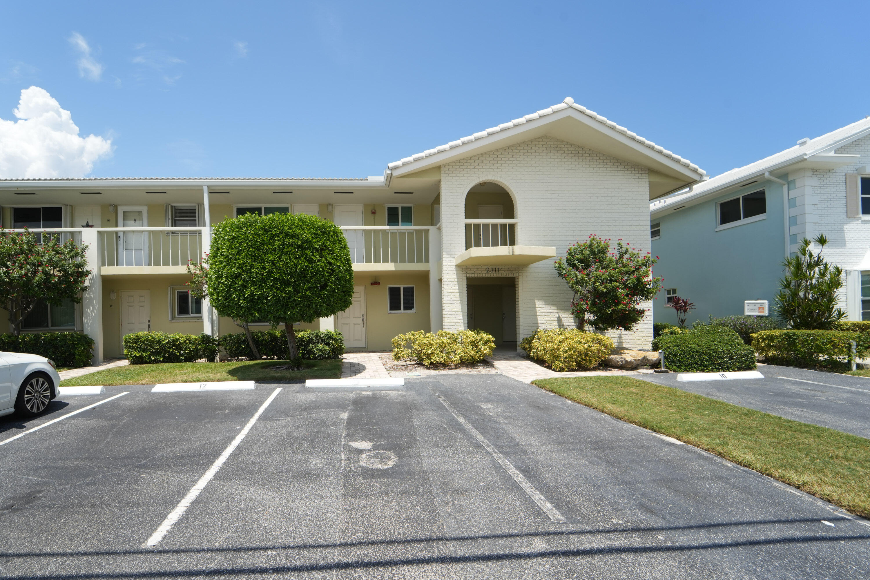 2311 NE 36th #2G, Lighthouse Point FL 33064