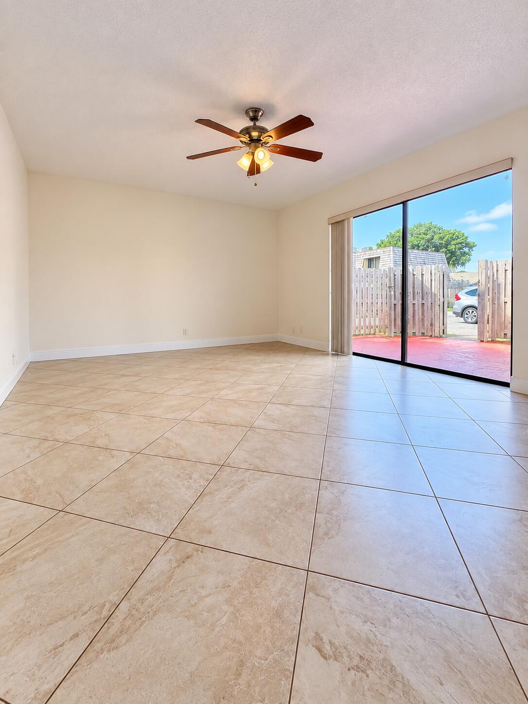 165 LAKE ARBOR, Palm Springs FL 33461