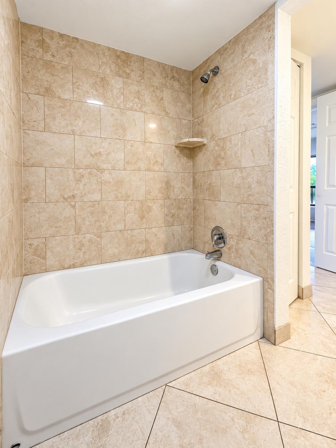 165 LAKE ARBOR, Palm Springs FL 33461