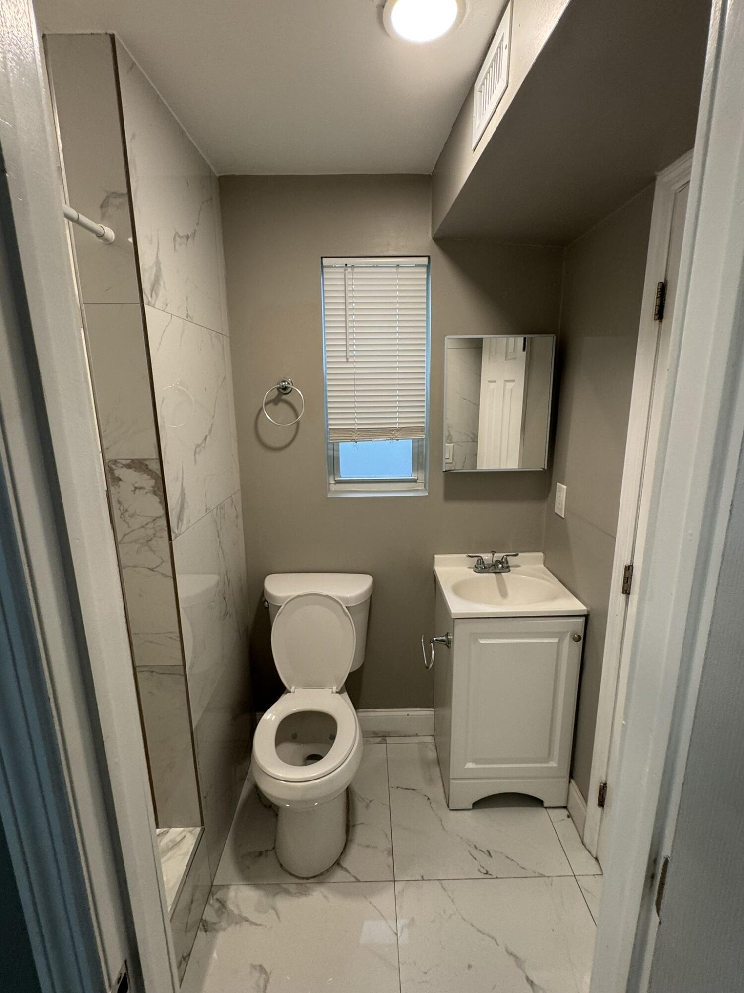 3890 Lakewood, Palm Springs FL 33461