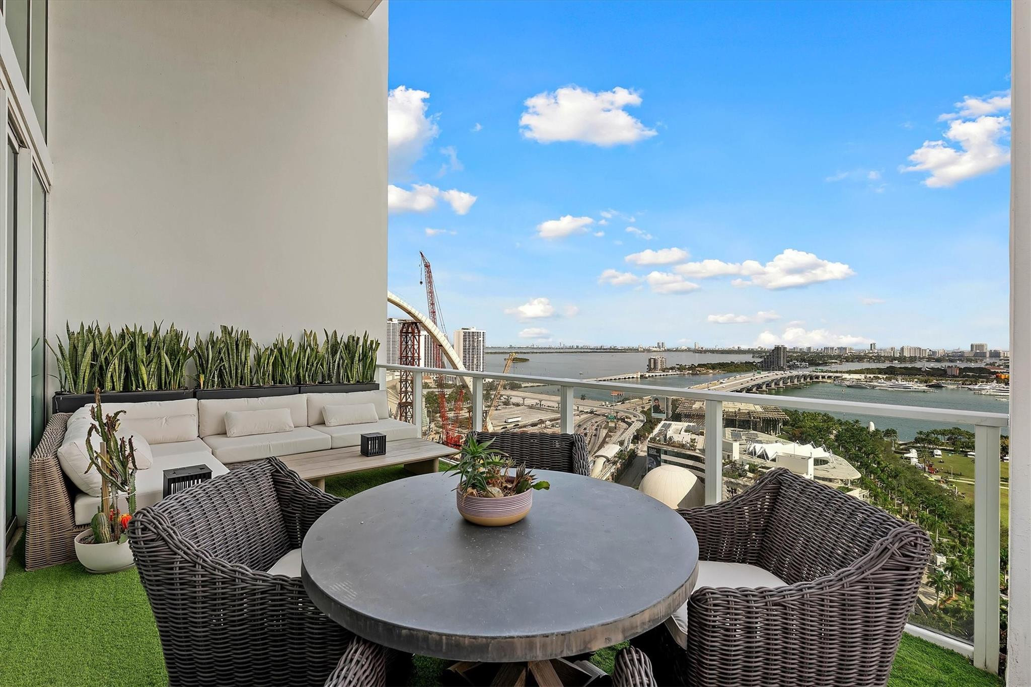 1040 Biscayne #2101, Miami FL 33132