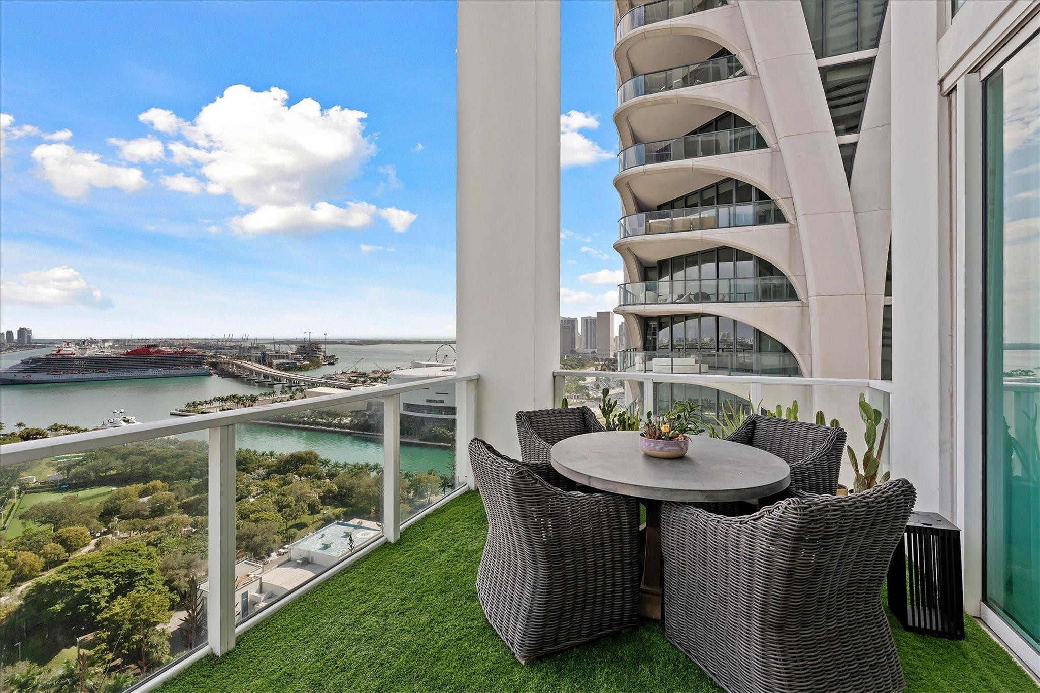 1040 Biscayne #2101, Miami FL 33132