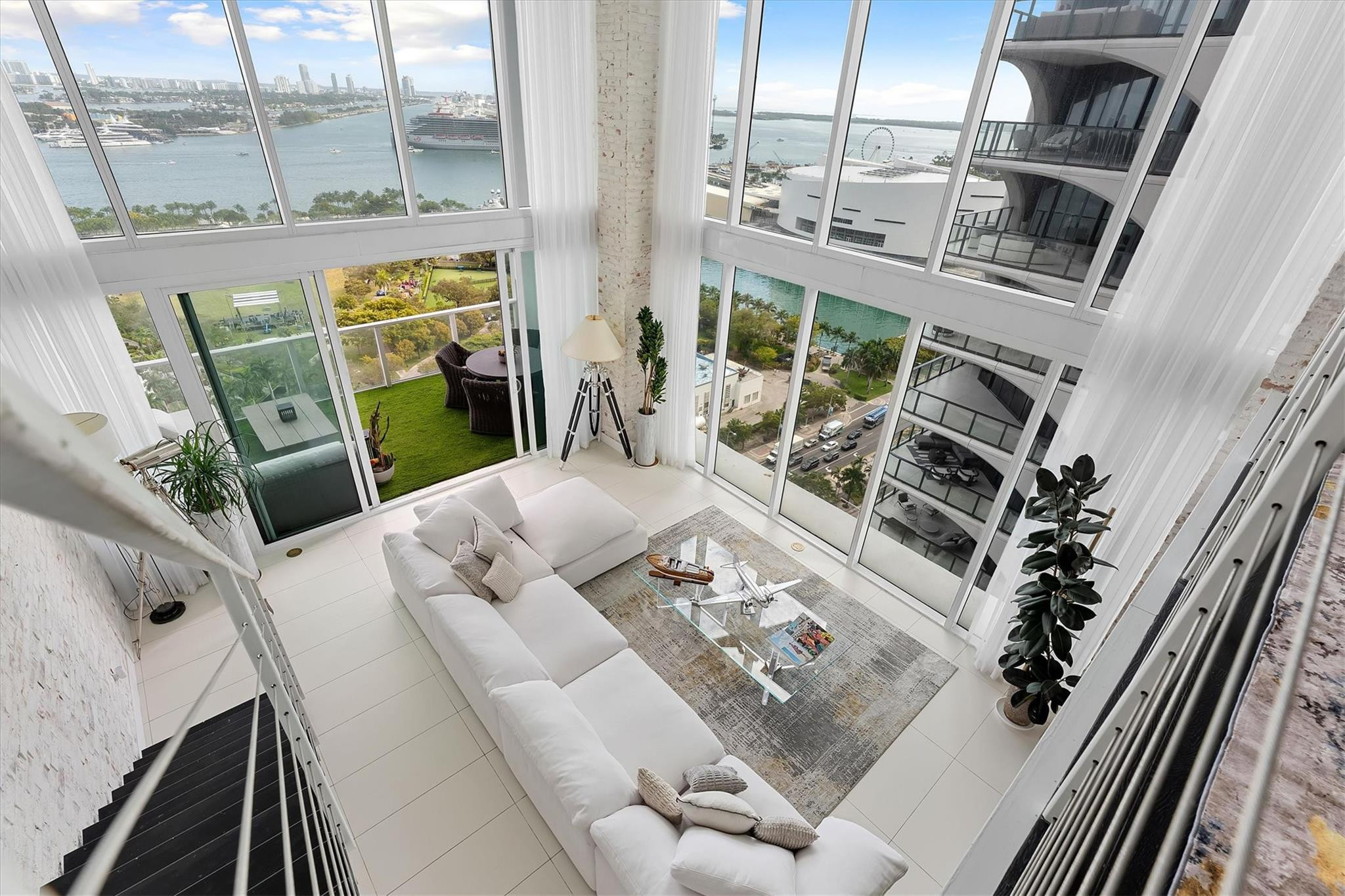 1040 Biscayne #2101, Miami FL 33132