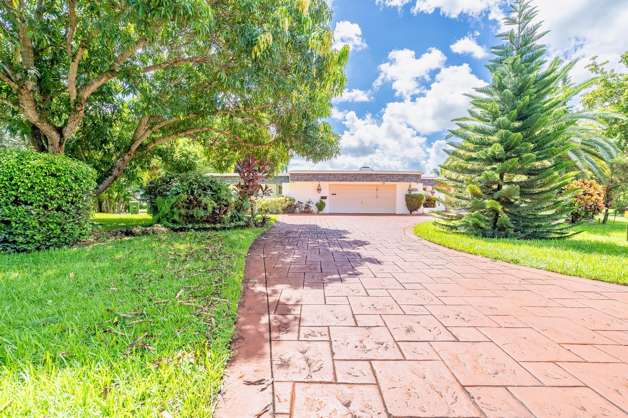 5104 White Oak, Tamarac FL 33319