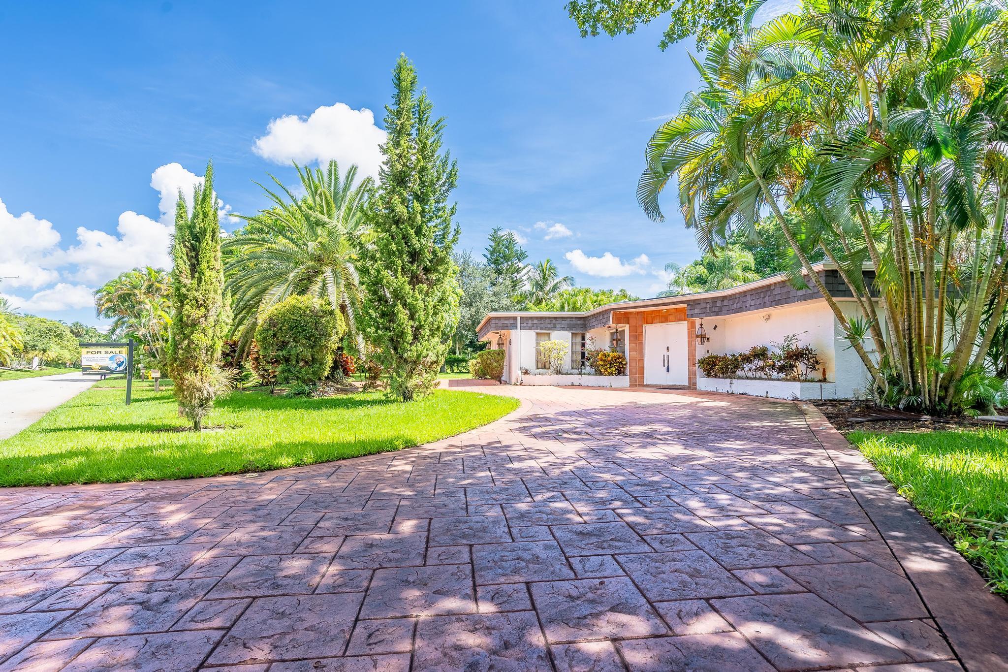 5104 White Oak, Tamarac FL 33319