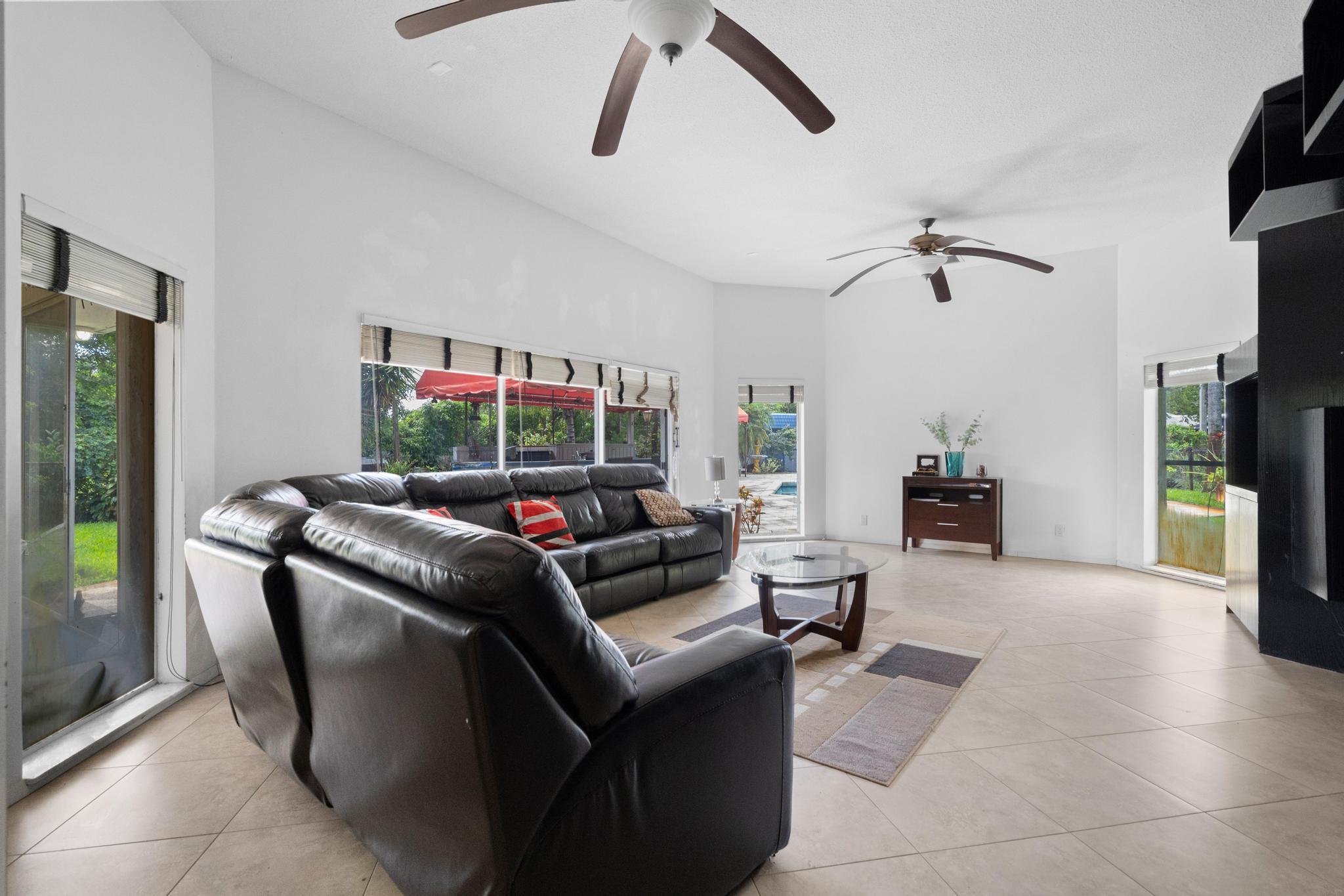5104 White Oak, Tamarac FL 33319