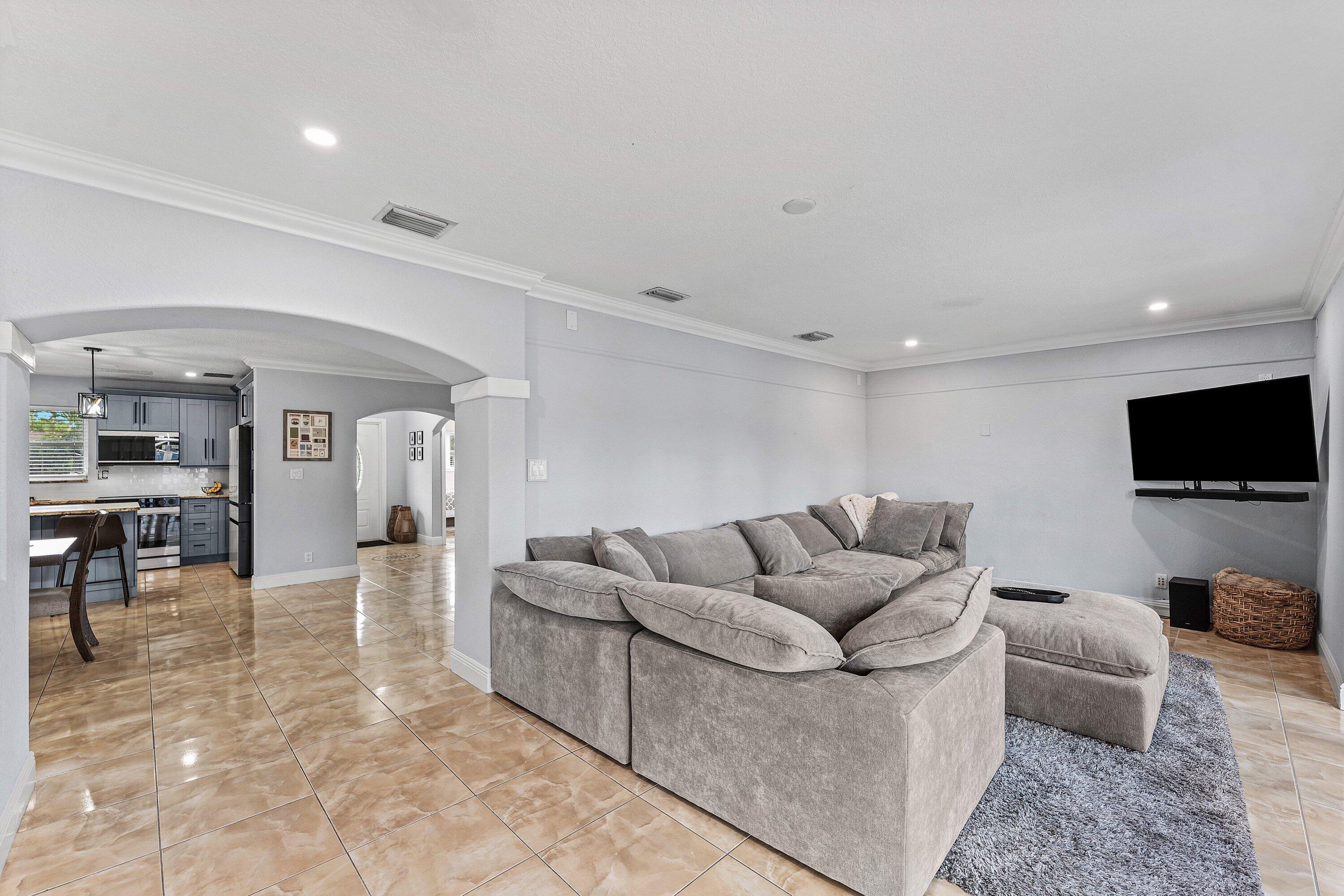 4481 SW 37th, Dania Beach FL 33312