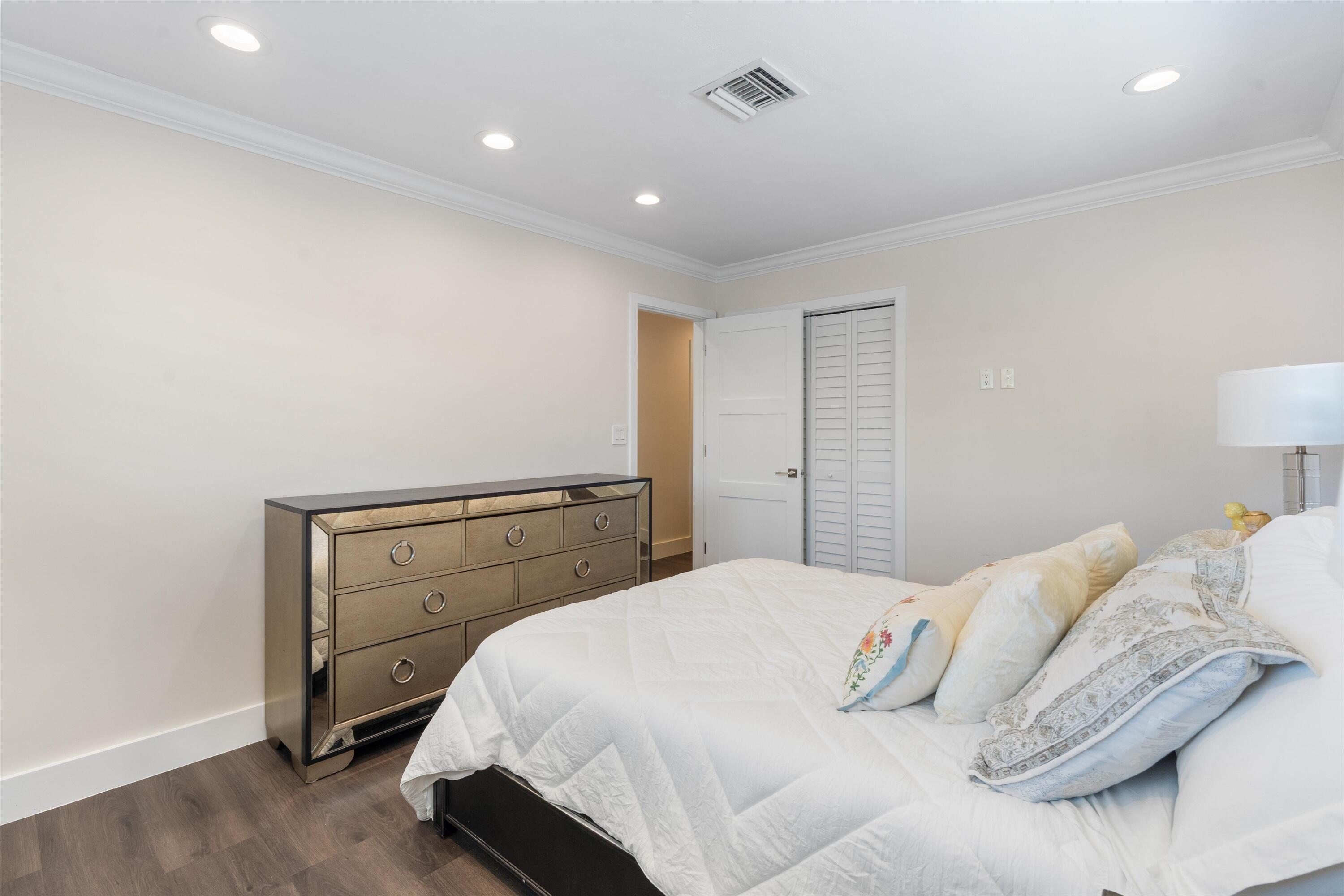4410 NE 24TH, Lighthouse Point FL 33064