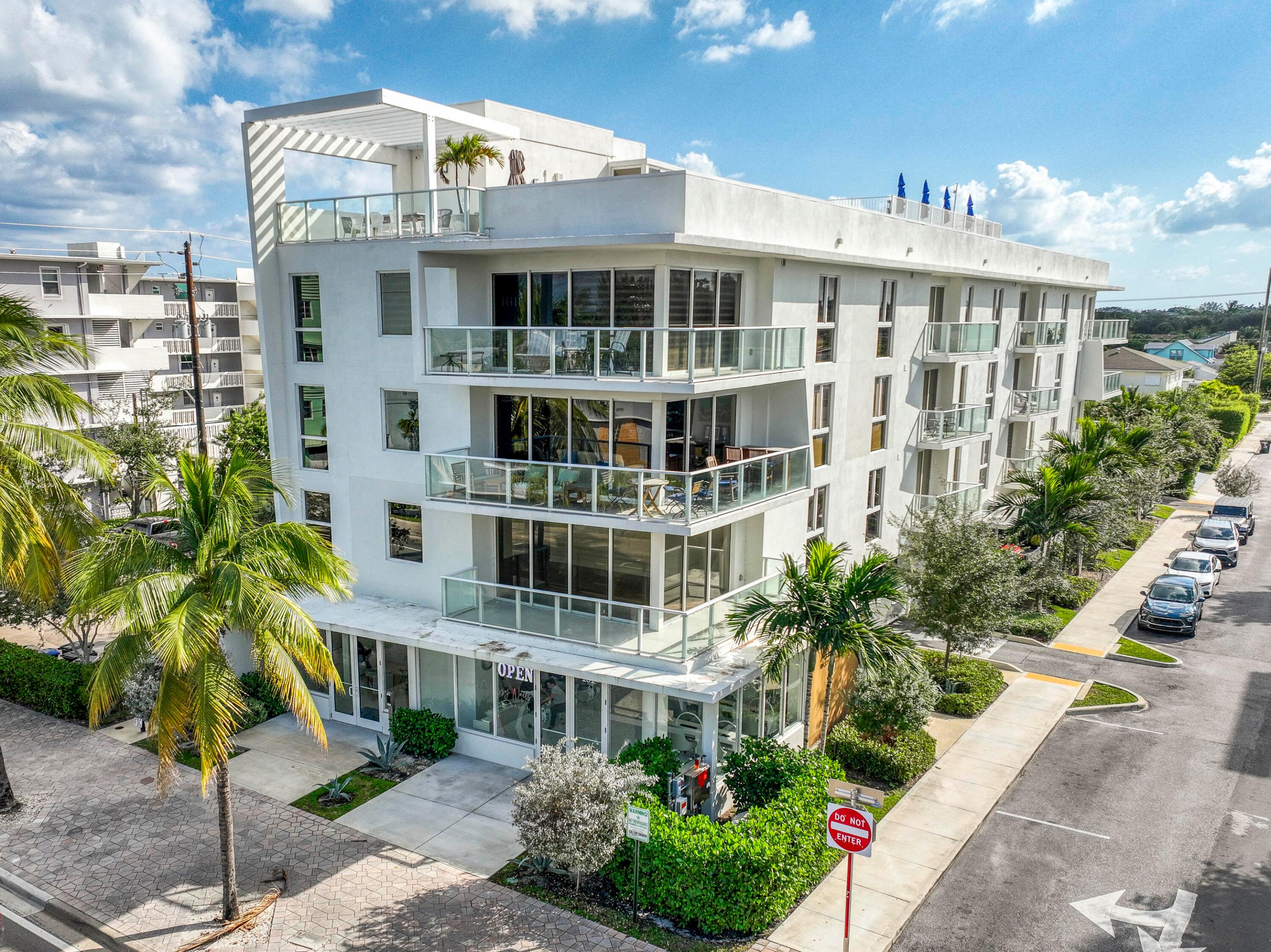 117 Lake #303, Lake Worth FL 33460