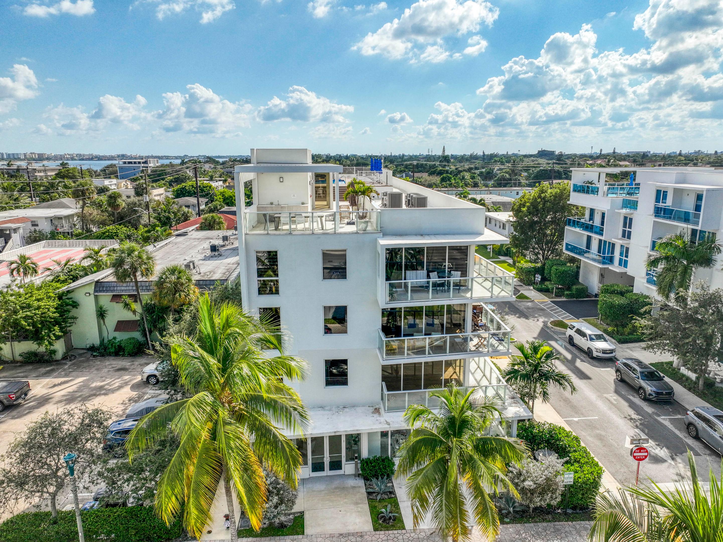 117 Lake #303, Lake Worth FL 33460