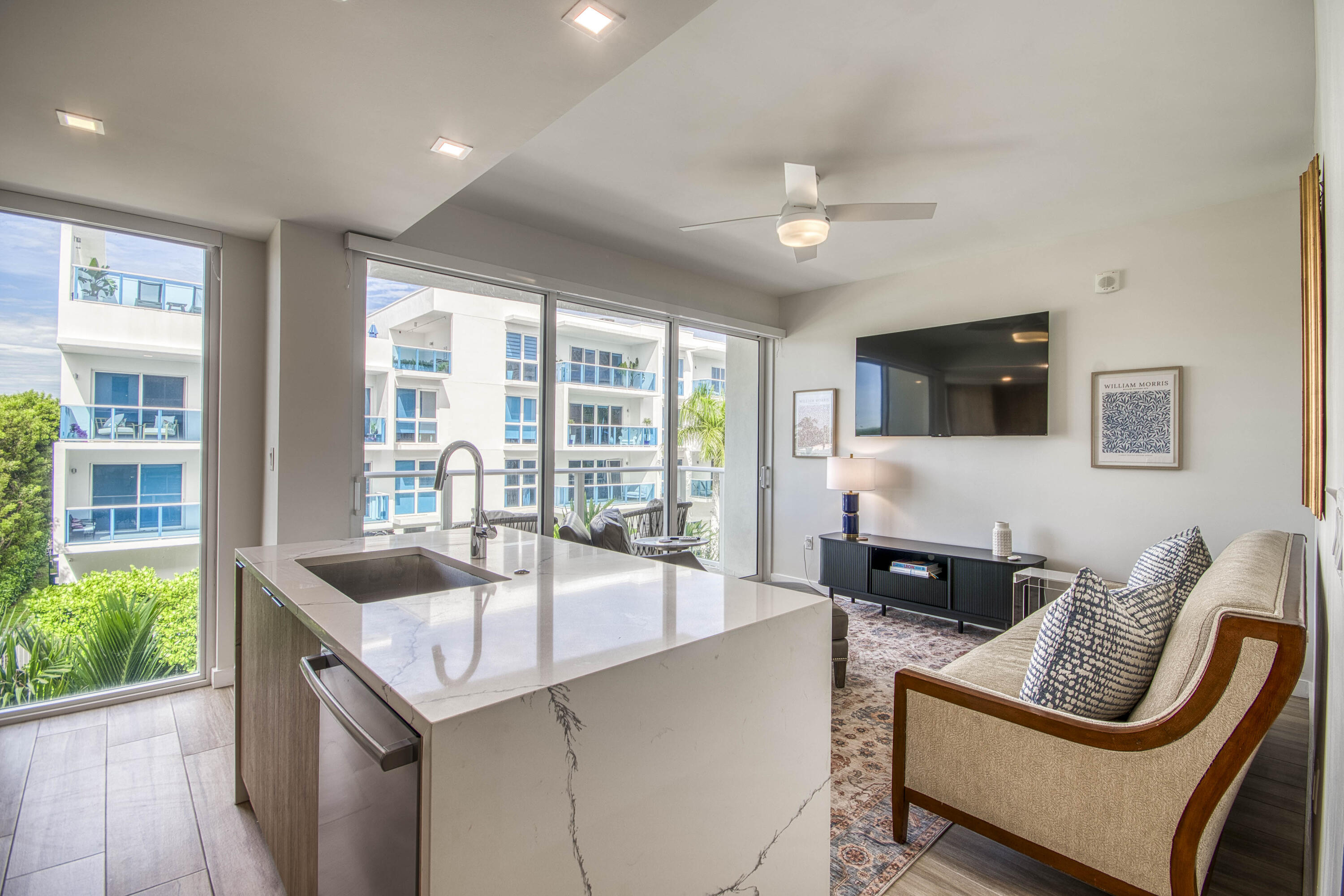 117 Lake #303, Lake Worth FL 33460