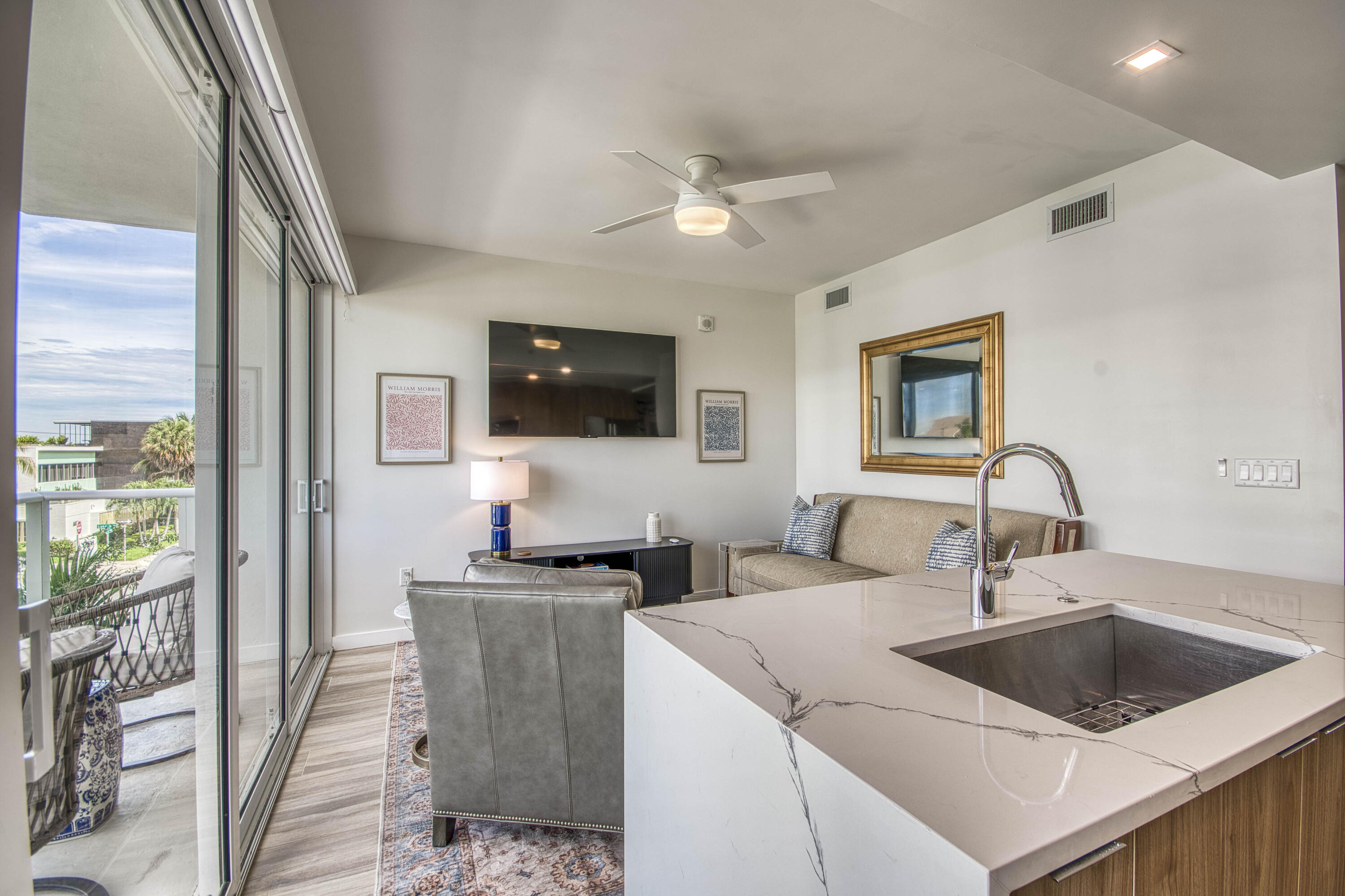117 Lake #303, Lake Worth FL 33460