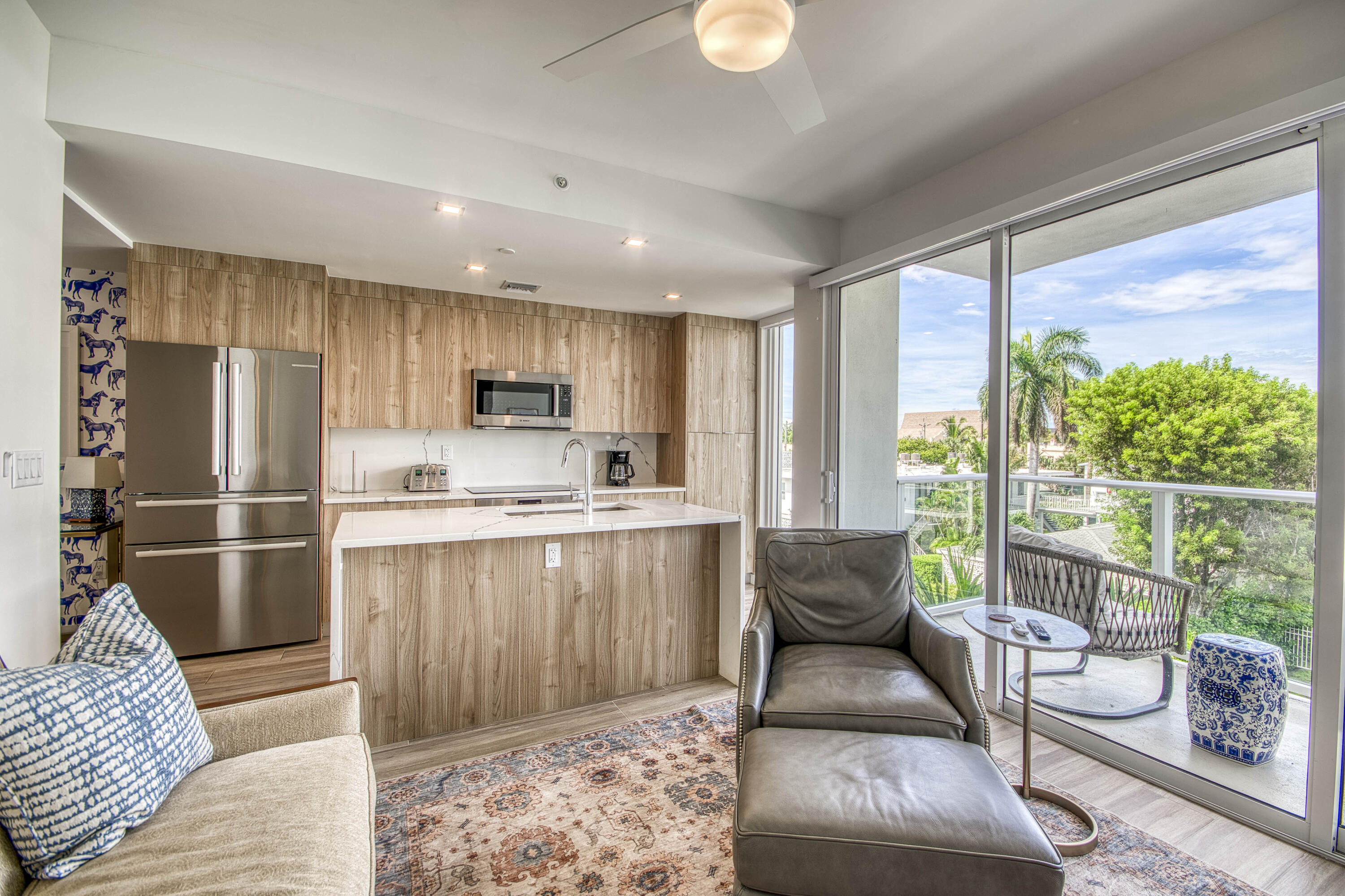 117 Lake #303, Lake Worth FL 33460