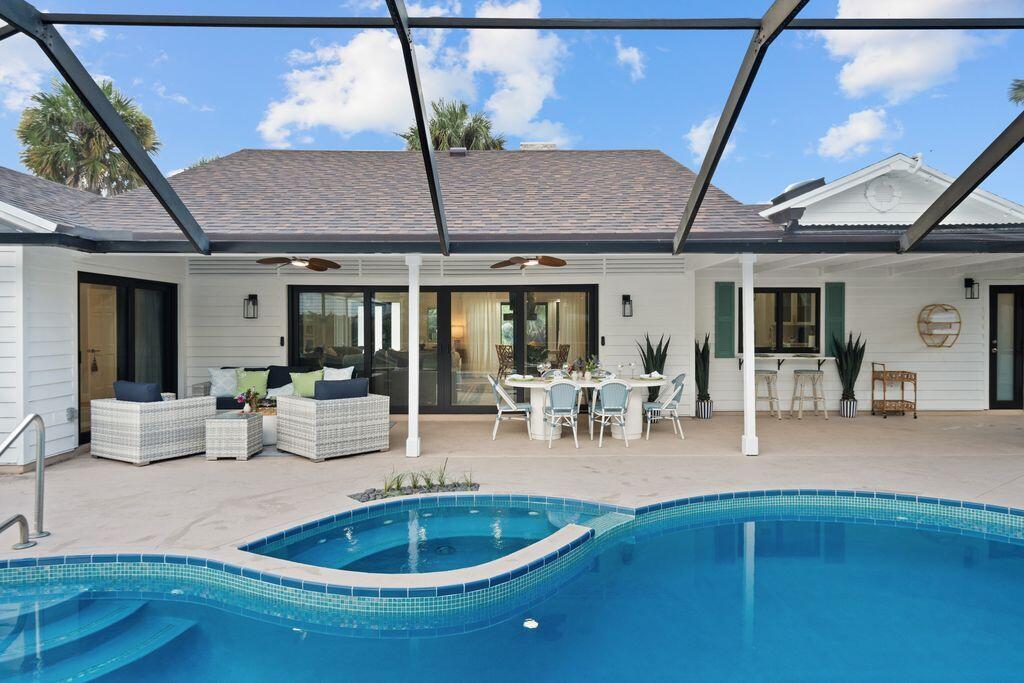 14 SE Paddock, Tequesta FL 33469