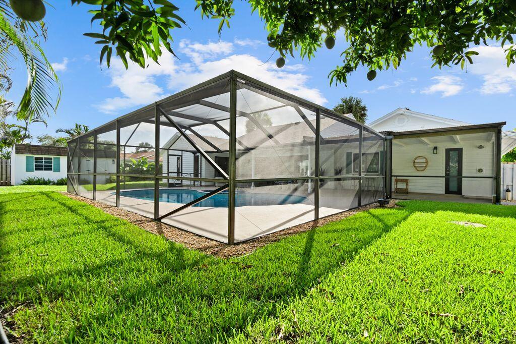 14 SE Paddock, Tequesta FL 33469