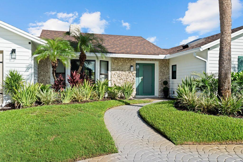14 SE Paddock, Tequesta FL 33469