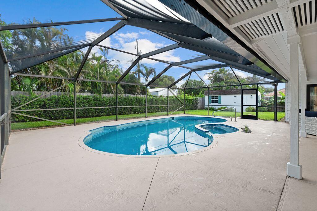 14 SE Paddock, Tequesta FL 33469