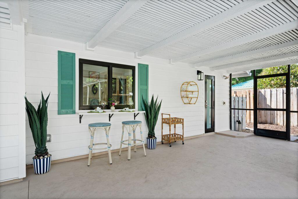 14 SE Paddock, Tequesta FL 33469