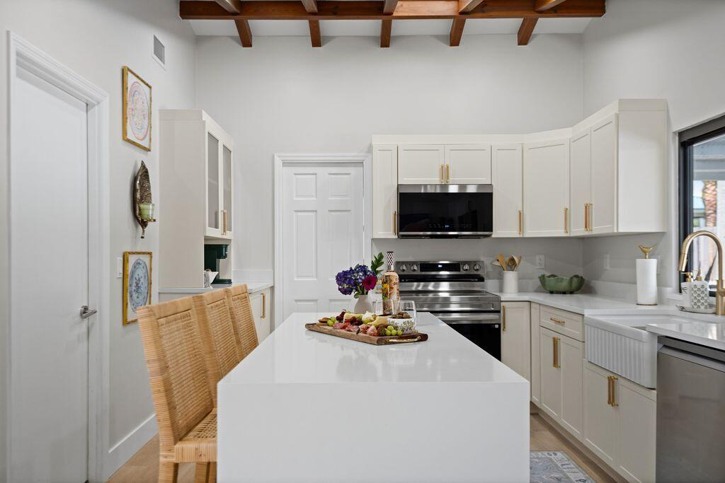 14 SE Paddock, Tequesta FL 33469